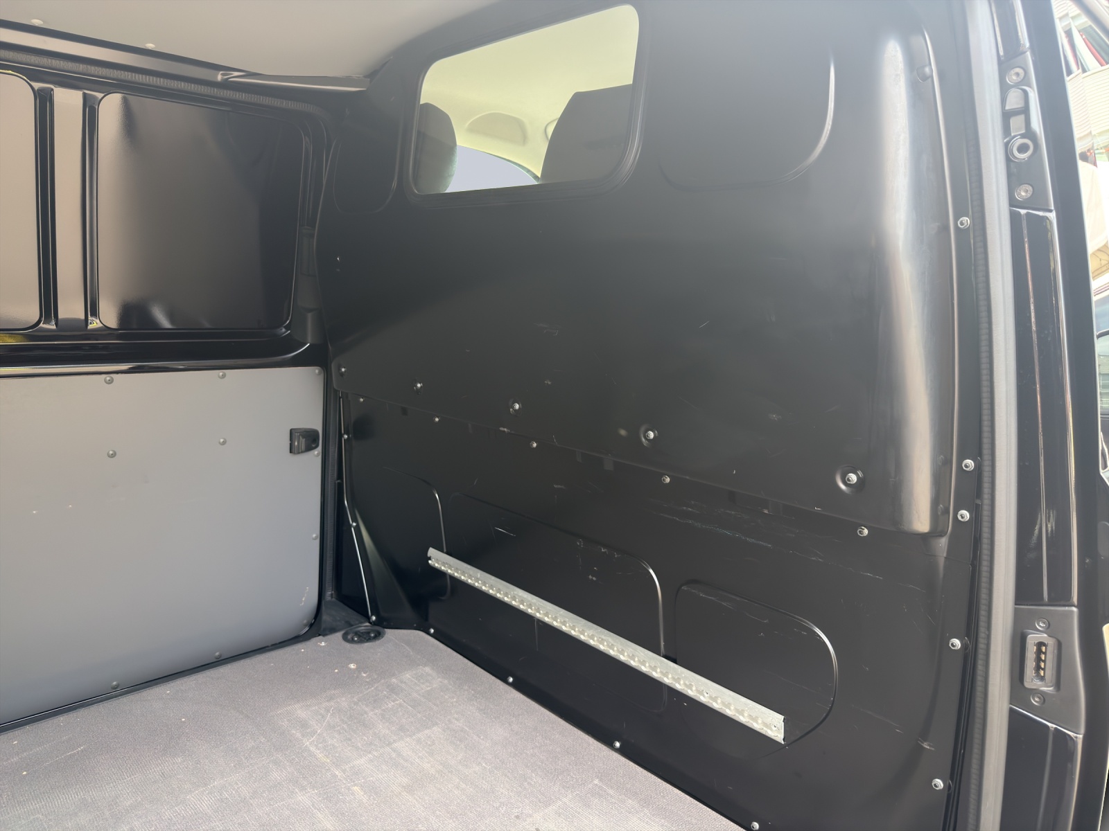 VW T6.1 2.0 TDI DSG-image-11