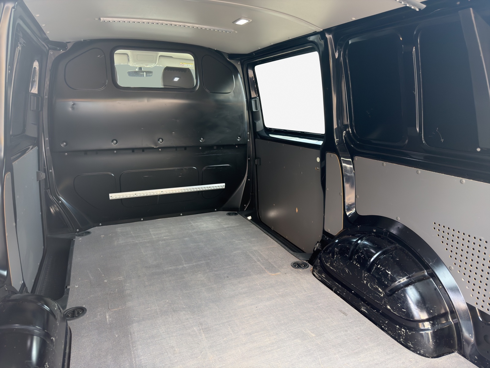 VW T6.1 2.0 TDI DSG-image-13