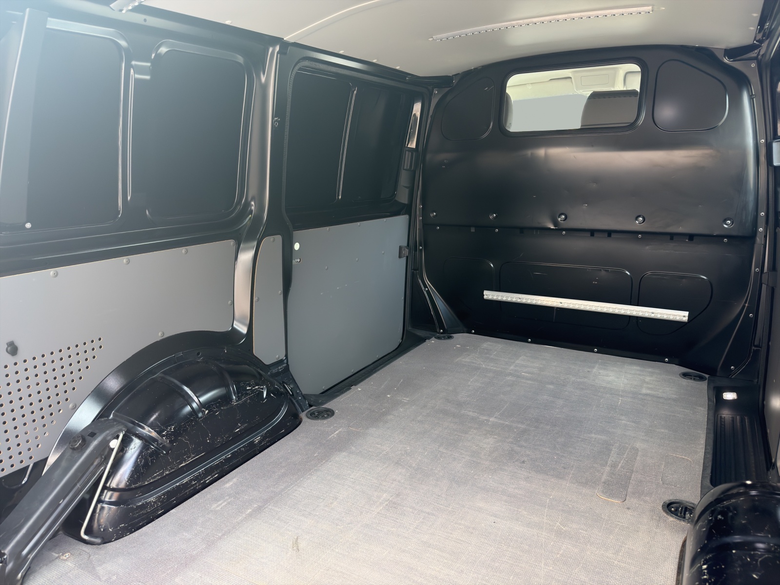 VW T6.1 2.0 TDI DSG-image-14