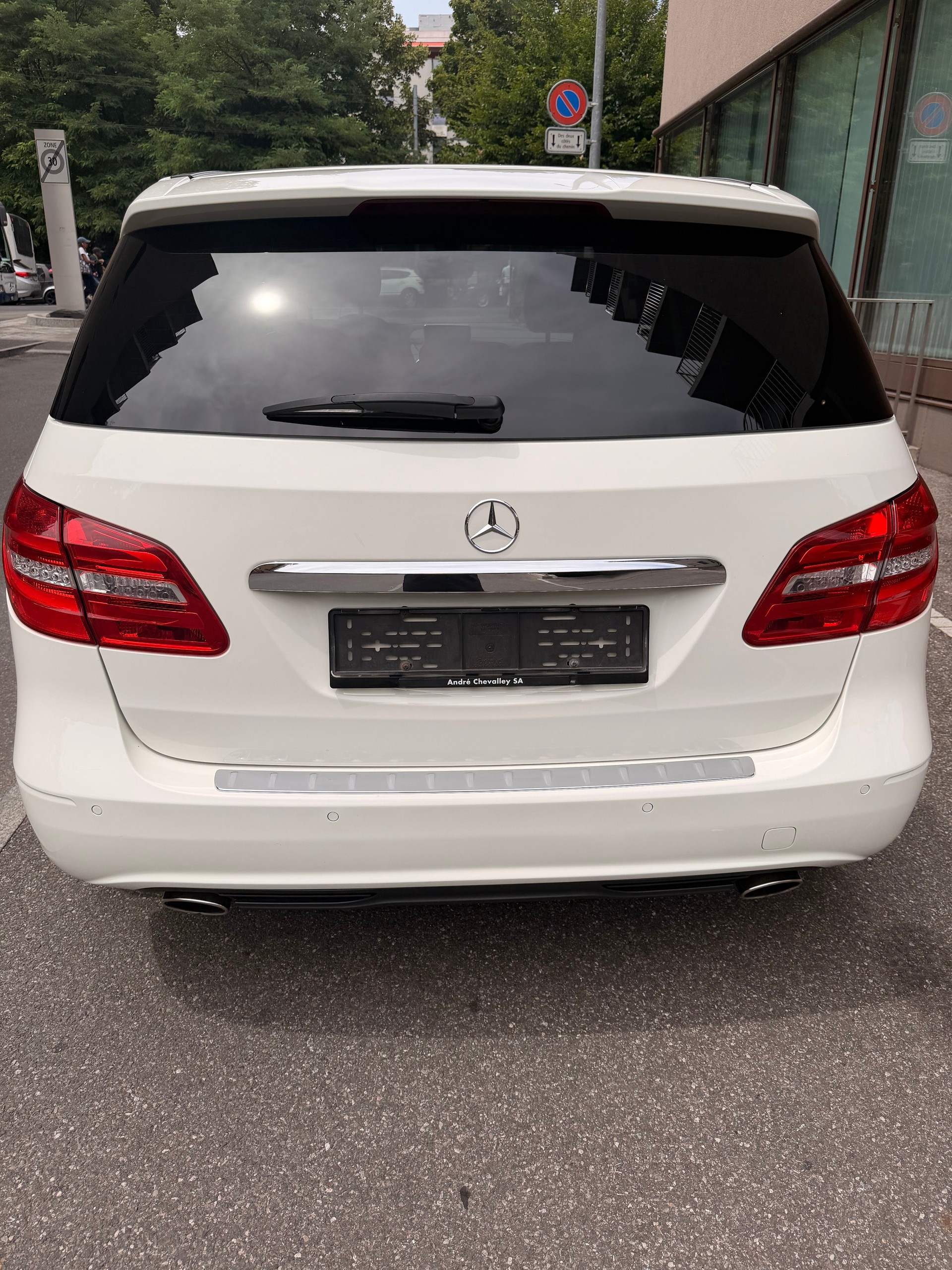 MERCEDES-BENZ B 250-image-3