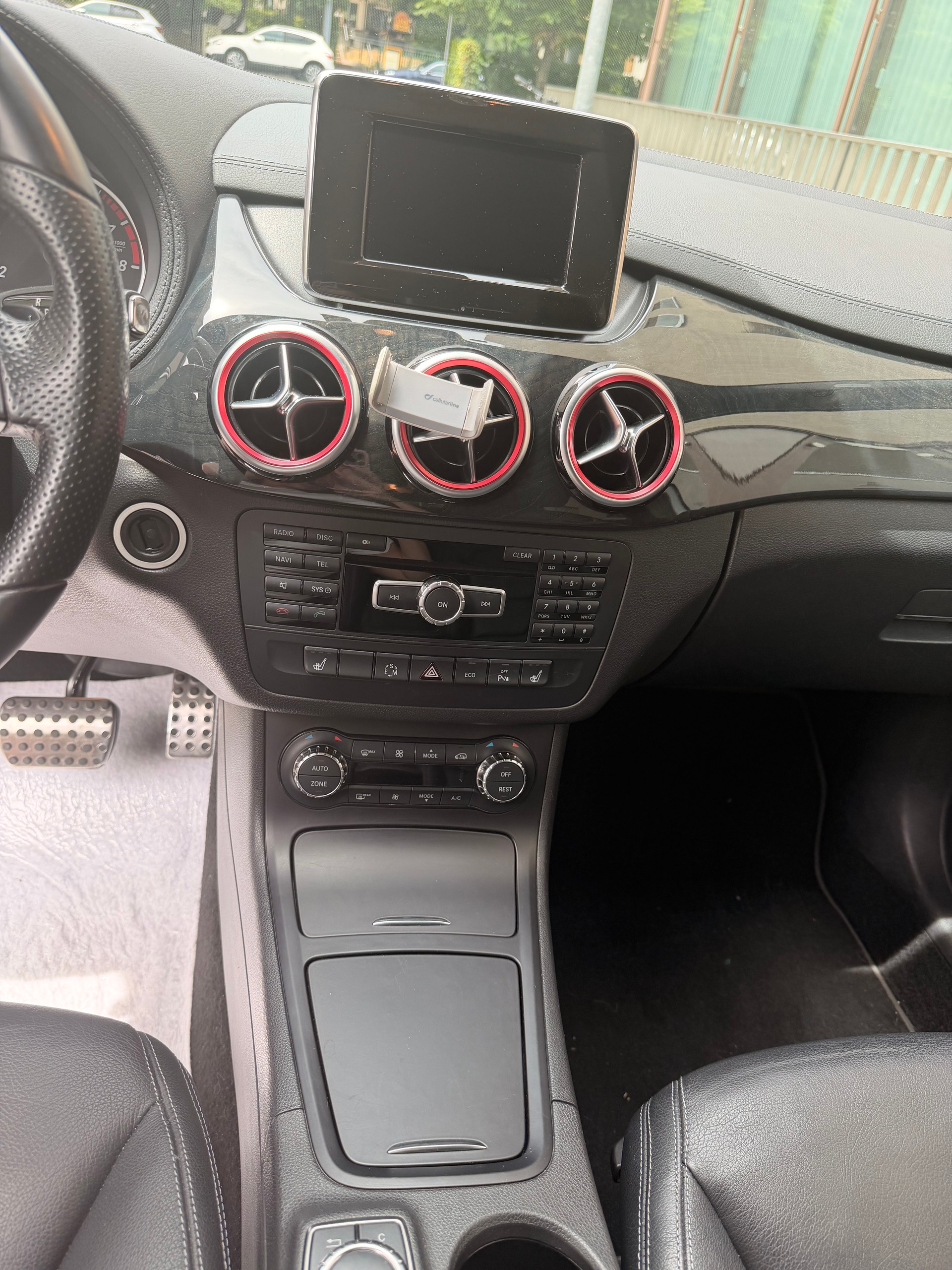 MERCEDES-BENZ B 250-image-5