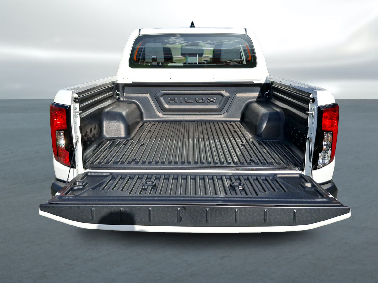 TOYOTA Hilux BEV 59.2 kWh Comfort Double Cab AWD-image-5
