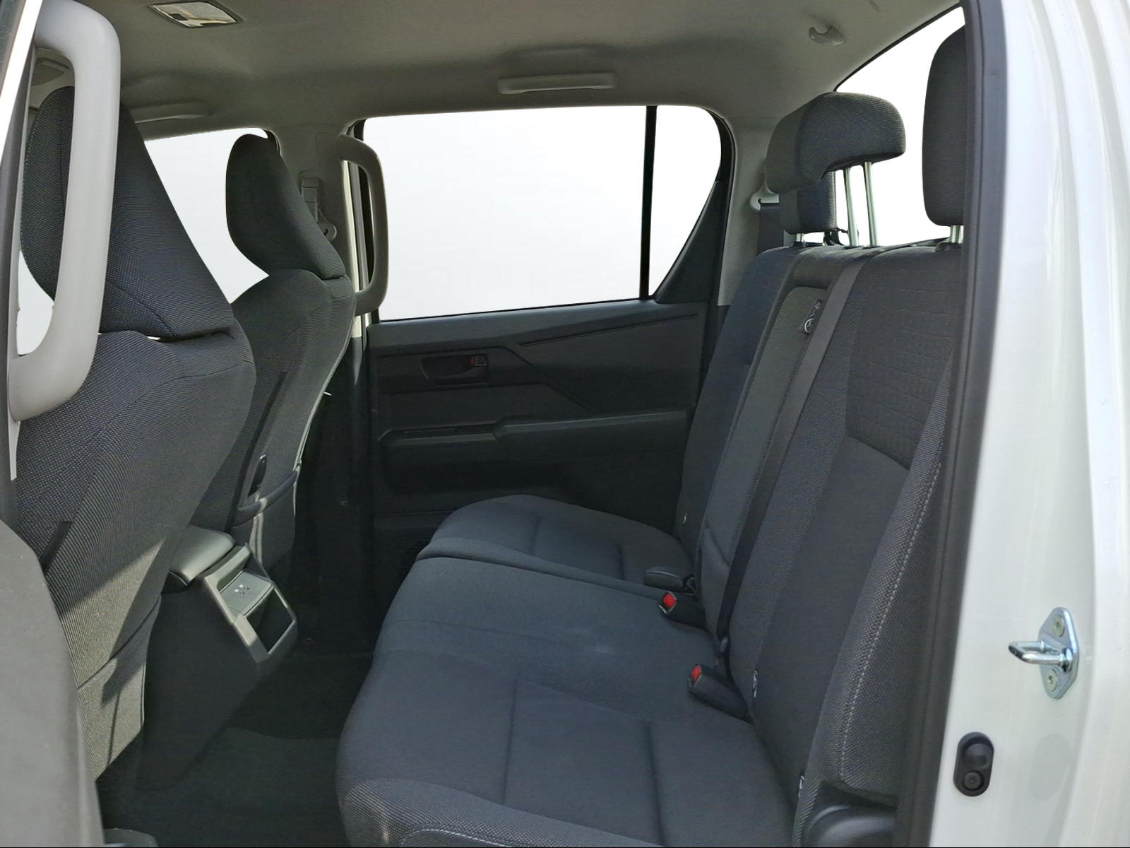 TOYOTA Hilux BEV 59.2 kWh Comfort Double Cab AWD-image-7