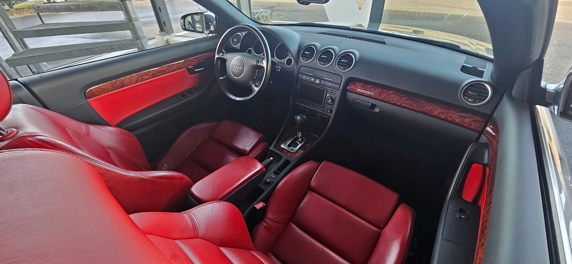 AUDI S4 Cabriolet 4.2 V8 quattro-image-7