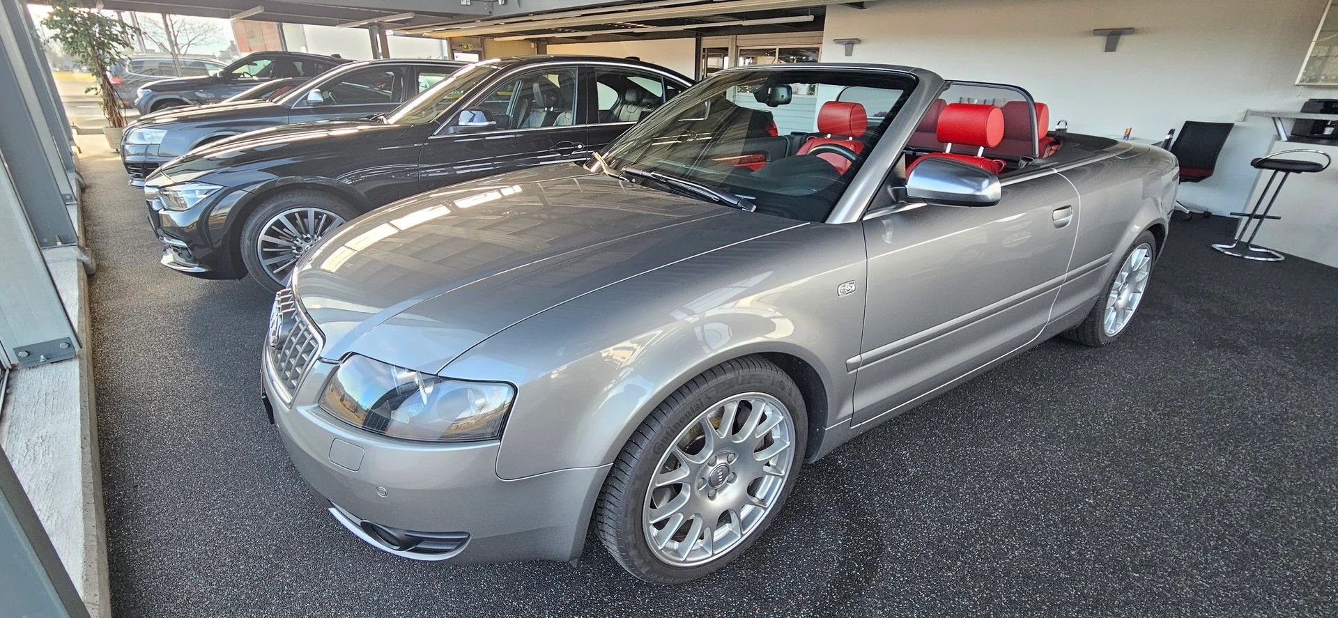 AUDI S4 Cabriolet 4.2 V8 quattro-image-2