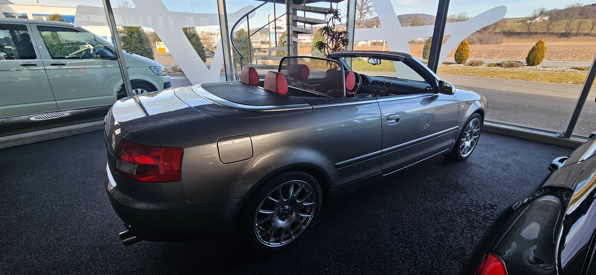 AUDI S4 Cabriolet 4.2 V8 quattro-image-1