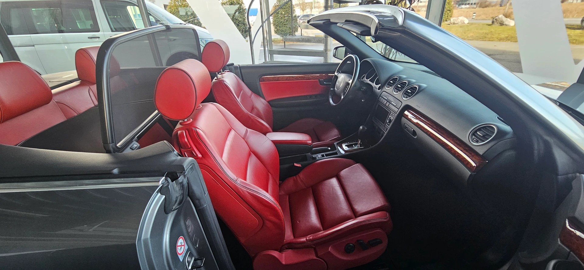AUDI S4 Cabriolet 4.2 V8 quattro-image-5