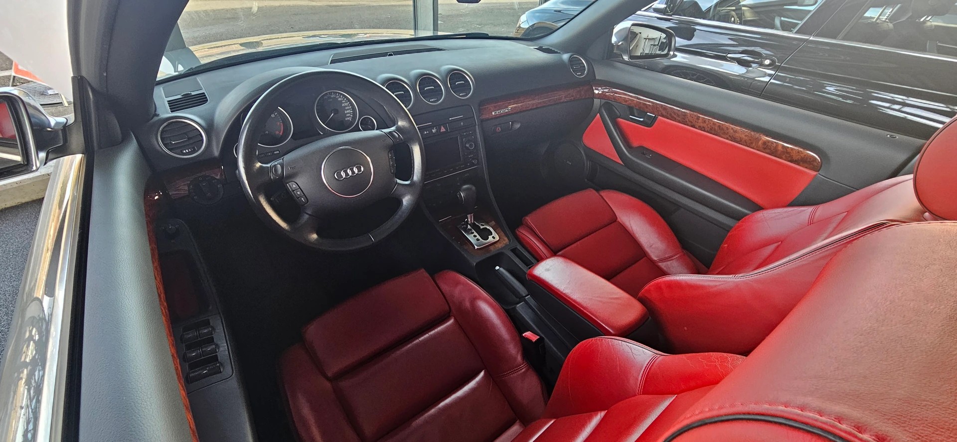 AUDI S4 Cabriolet 4.2 V8 quattro-image-4
