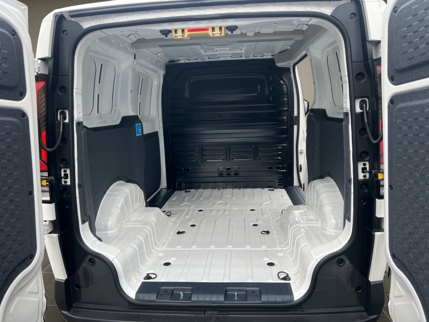 KIA PV5 Cargo 51.5 kWh Essential-image-16