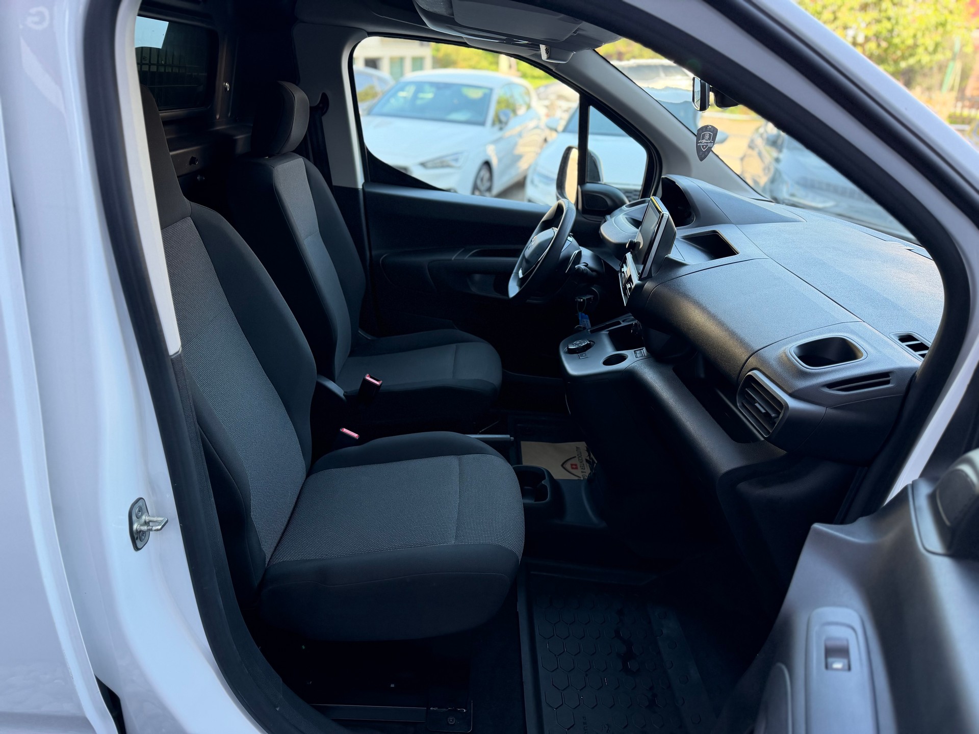 PEUGEOT Partner 1.2 Pure Tech s/s Premium EAT8 1000kg-image-11