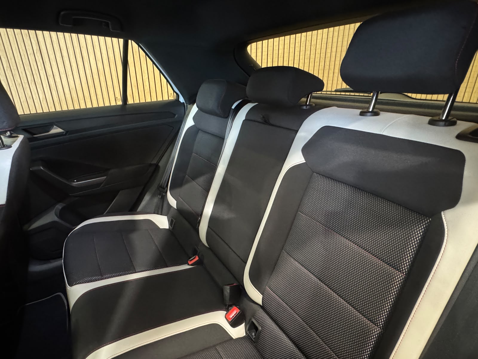 VW T-Roc 2.0 TDI SCR Sport DSG 4Motion-image-18