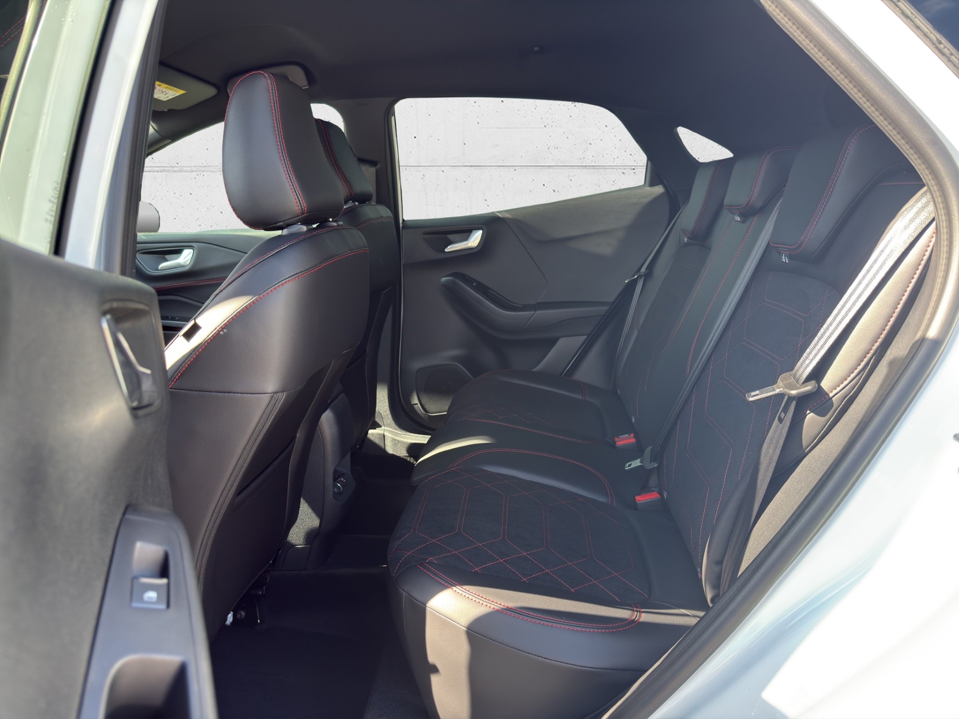 FORD Puma 1.0 EcoB Hybrid 155 ST-Line X Black&White Ed.-image-10
