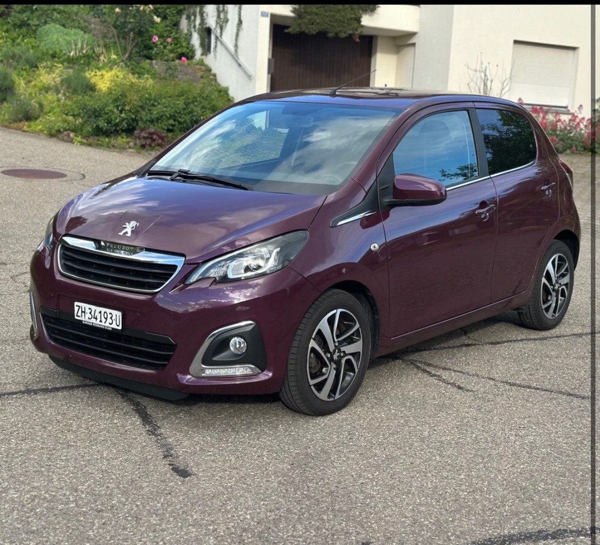 PEUGEOT 108 1.2 VTi Allure — slika 1
