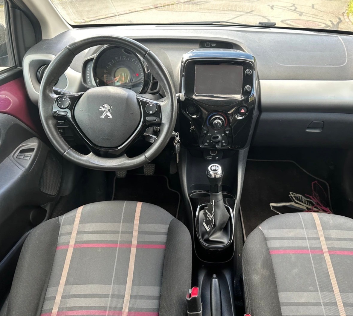 PEUGEOT 108 1.2 VTi Allure-image-7