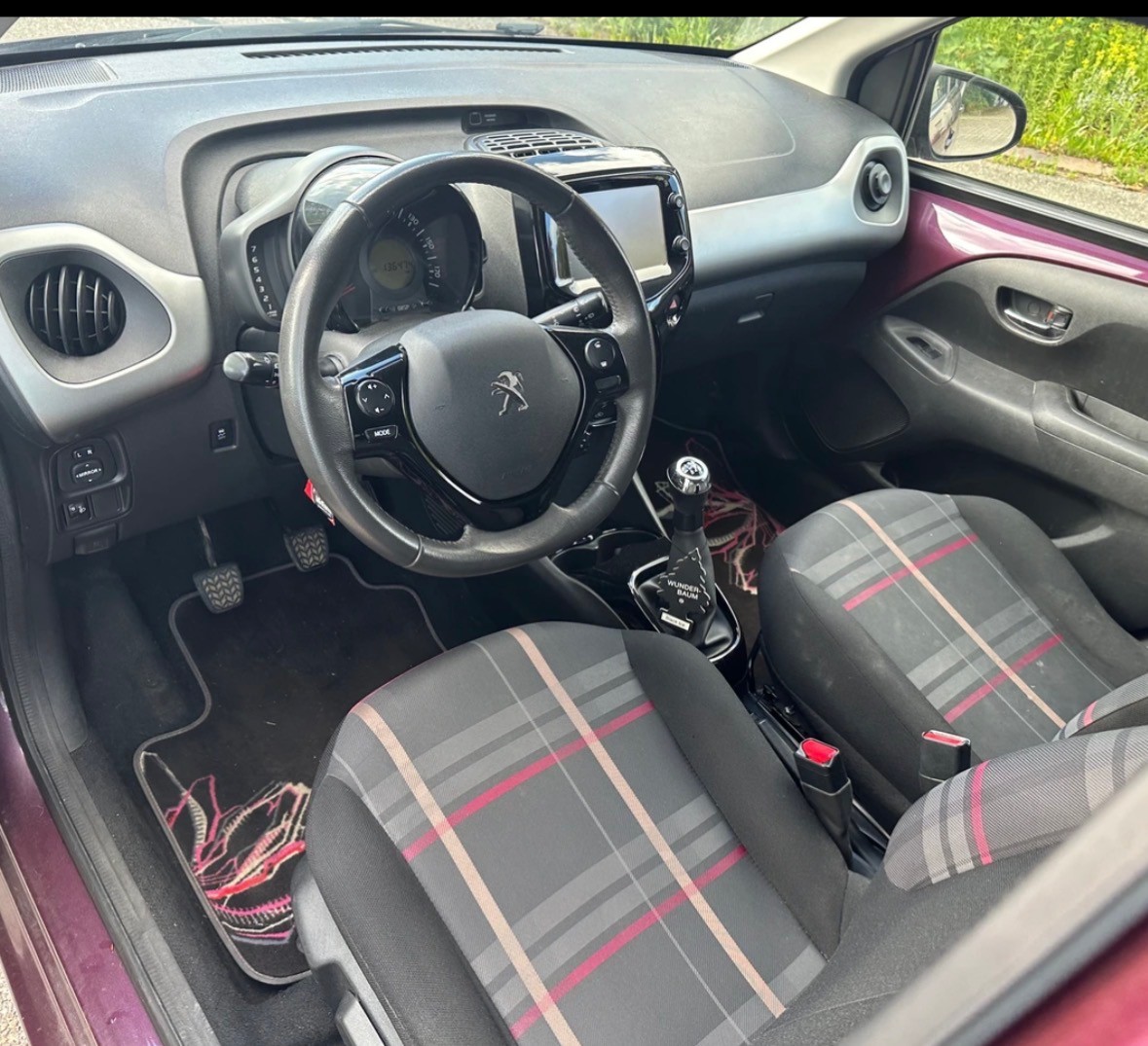 PEUGEOT 108 1.2 VTi Allure-image-8