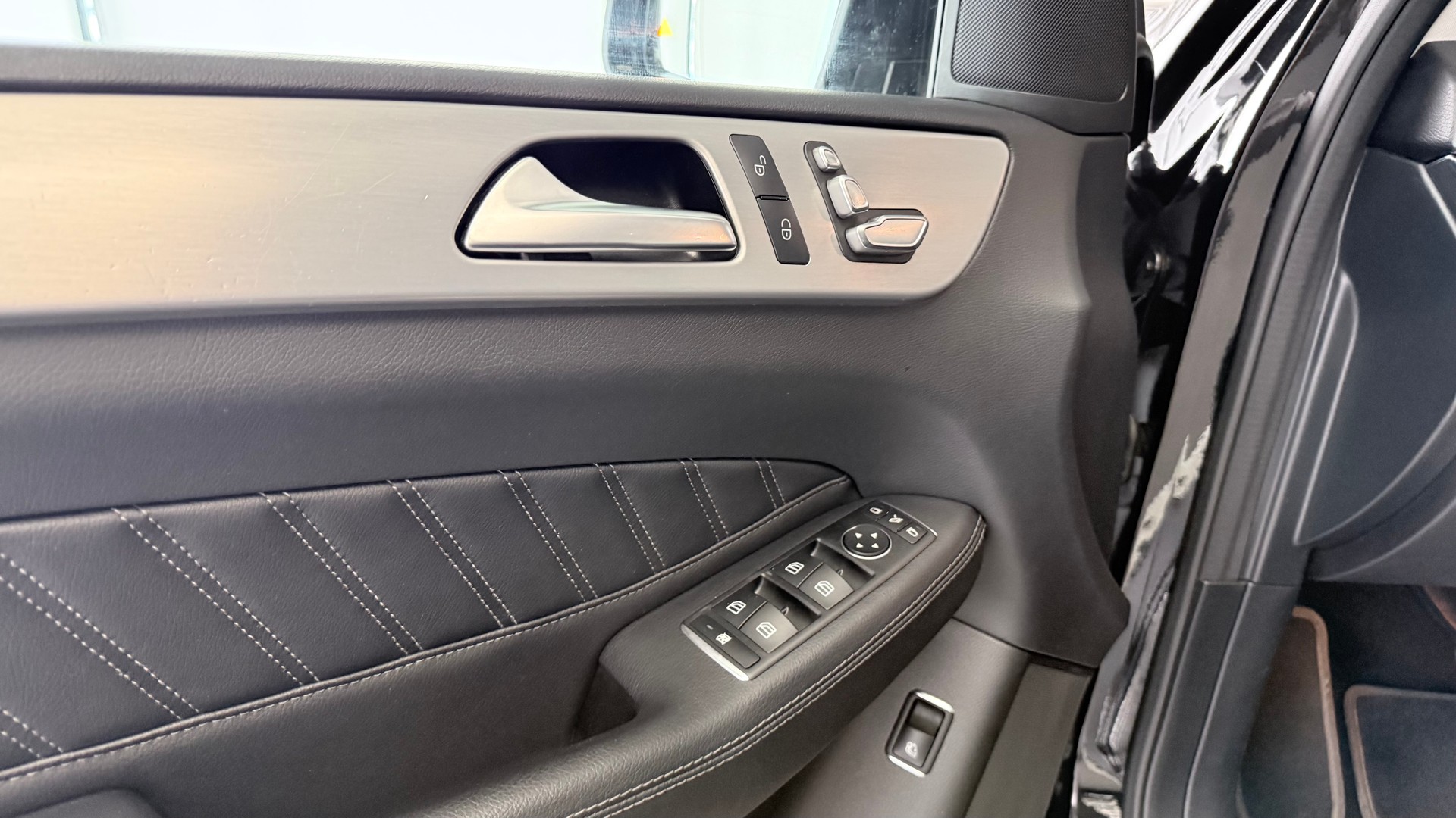 MERCEDES-BENZ GLE 250 d-image-11