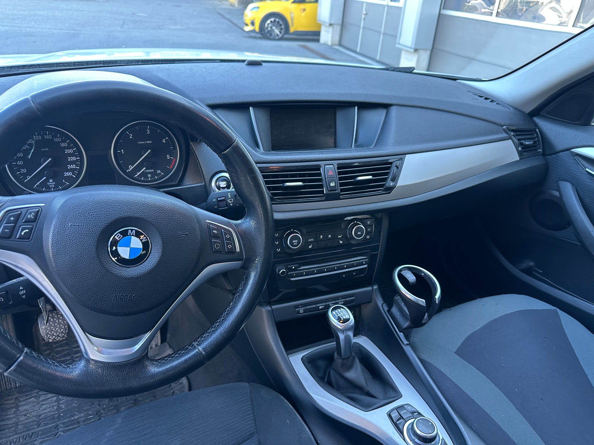 BMW X1 xDrive 18d-image-4