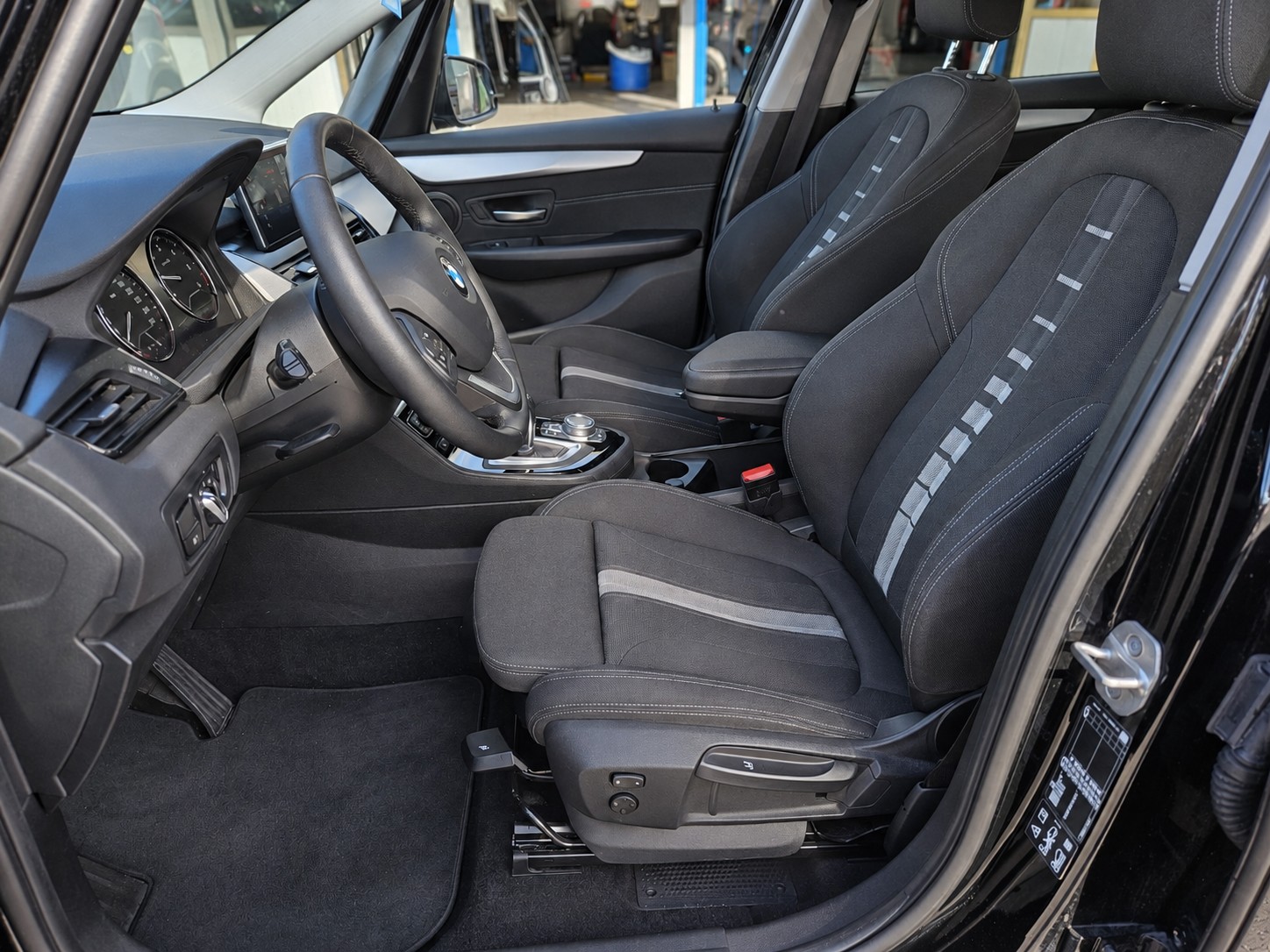 BMW 218d xDrive Gran Tourer Steptronic-image-11