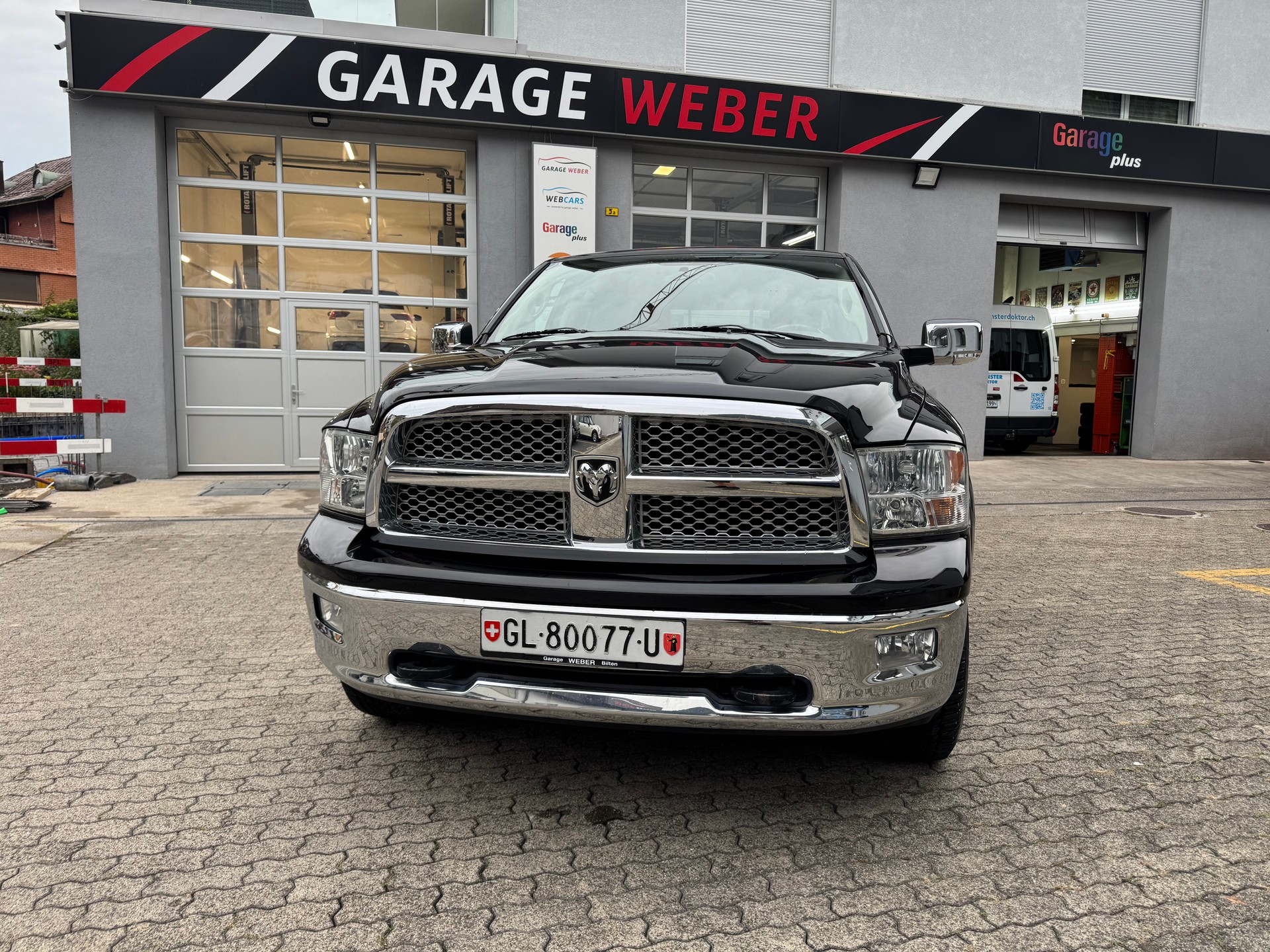 DODGE RAM 1500 Laramie Crew Cab-image-1