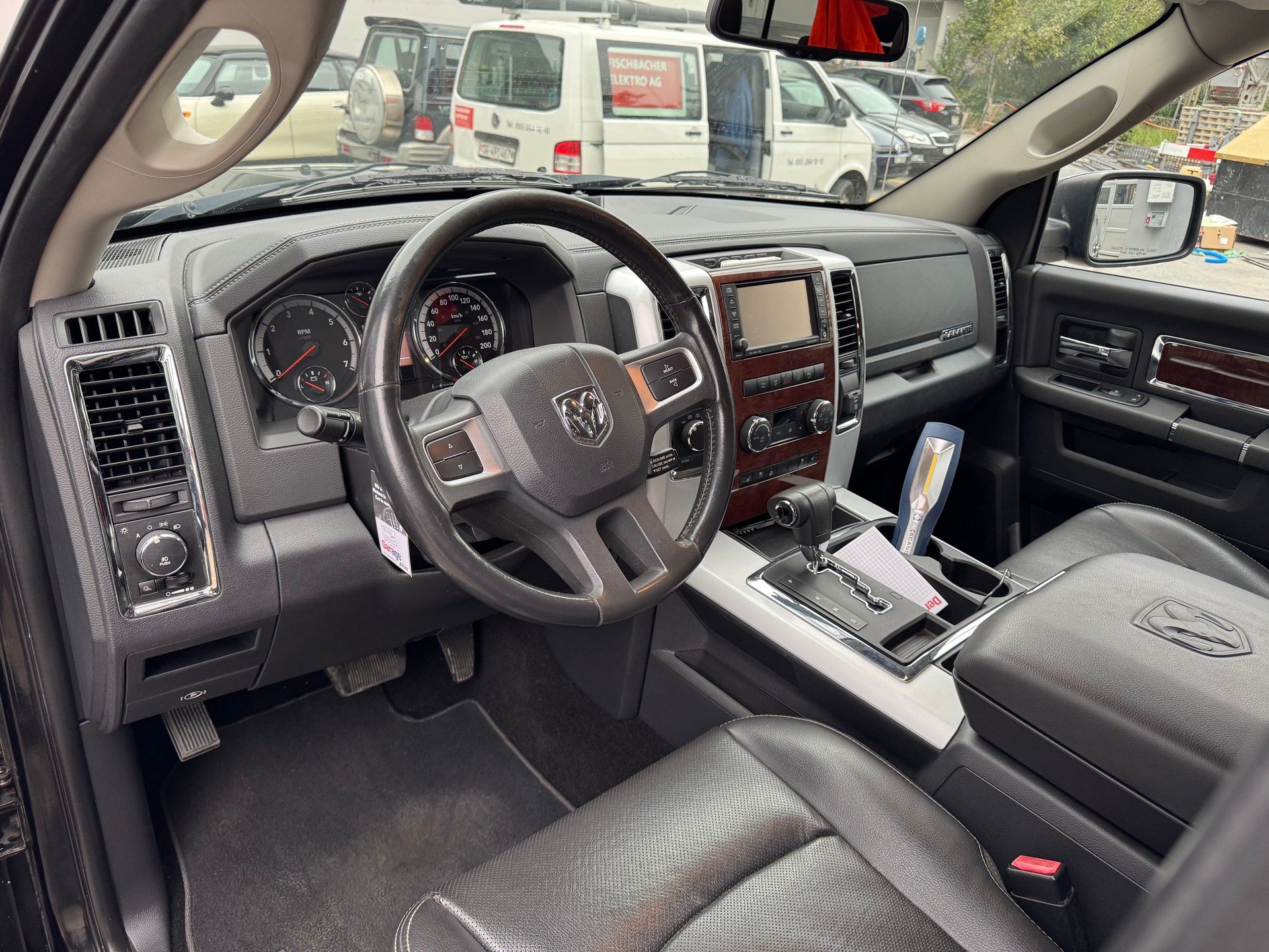 DODGE RAM 1500 Laramie Crew Cab-image-8