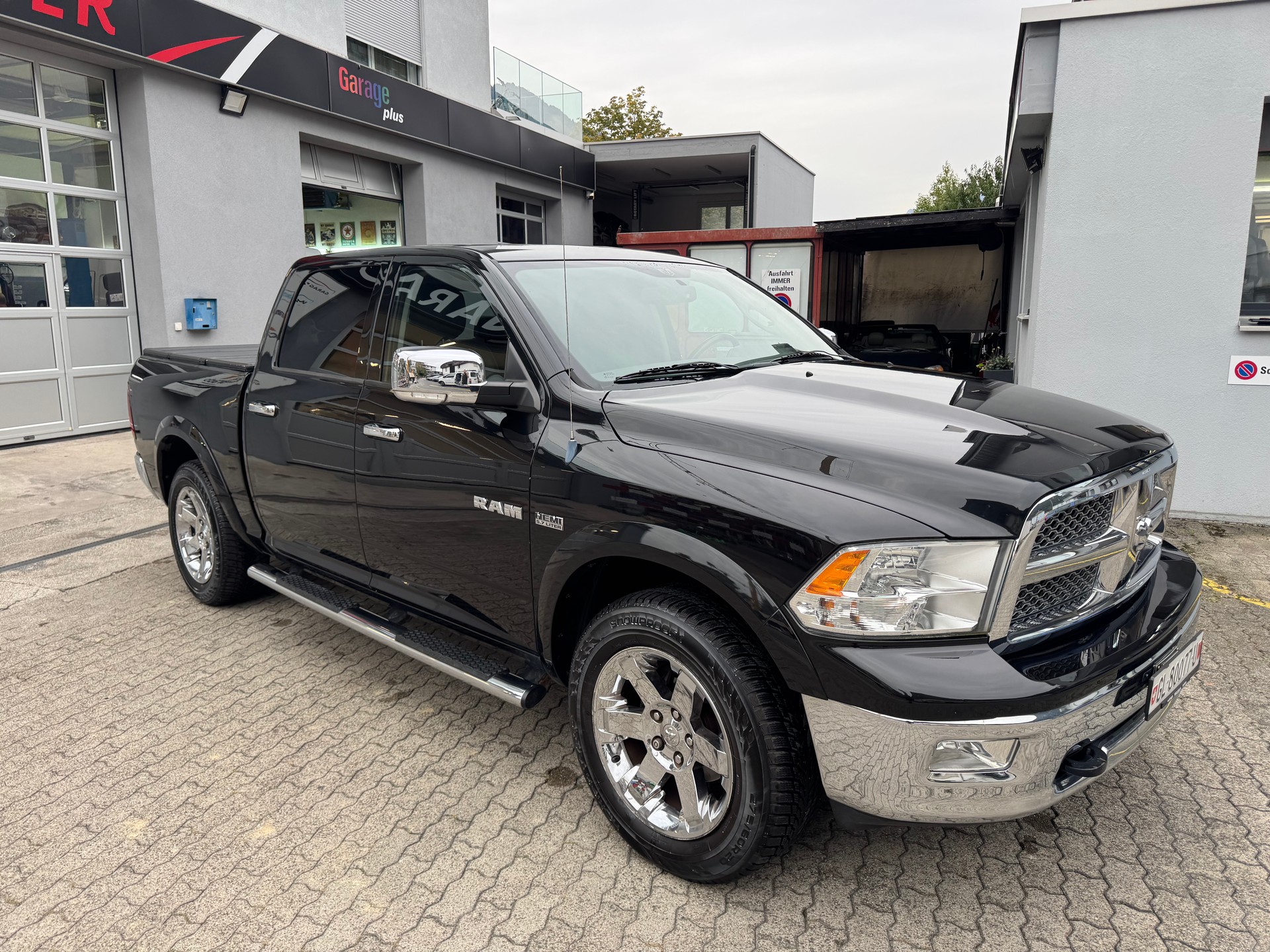 DODGE RAM 1500 Laramie Crew Cab-image-2