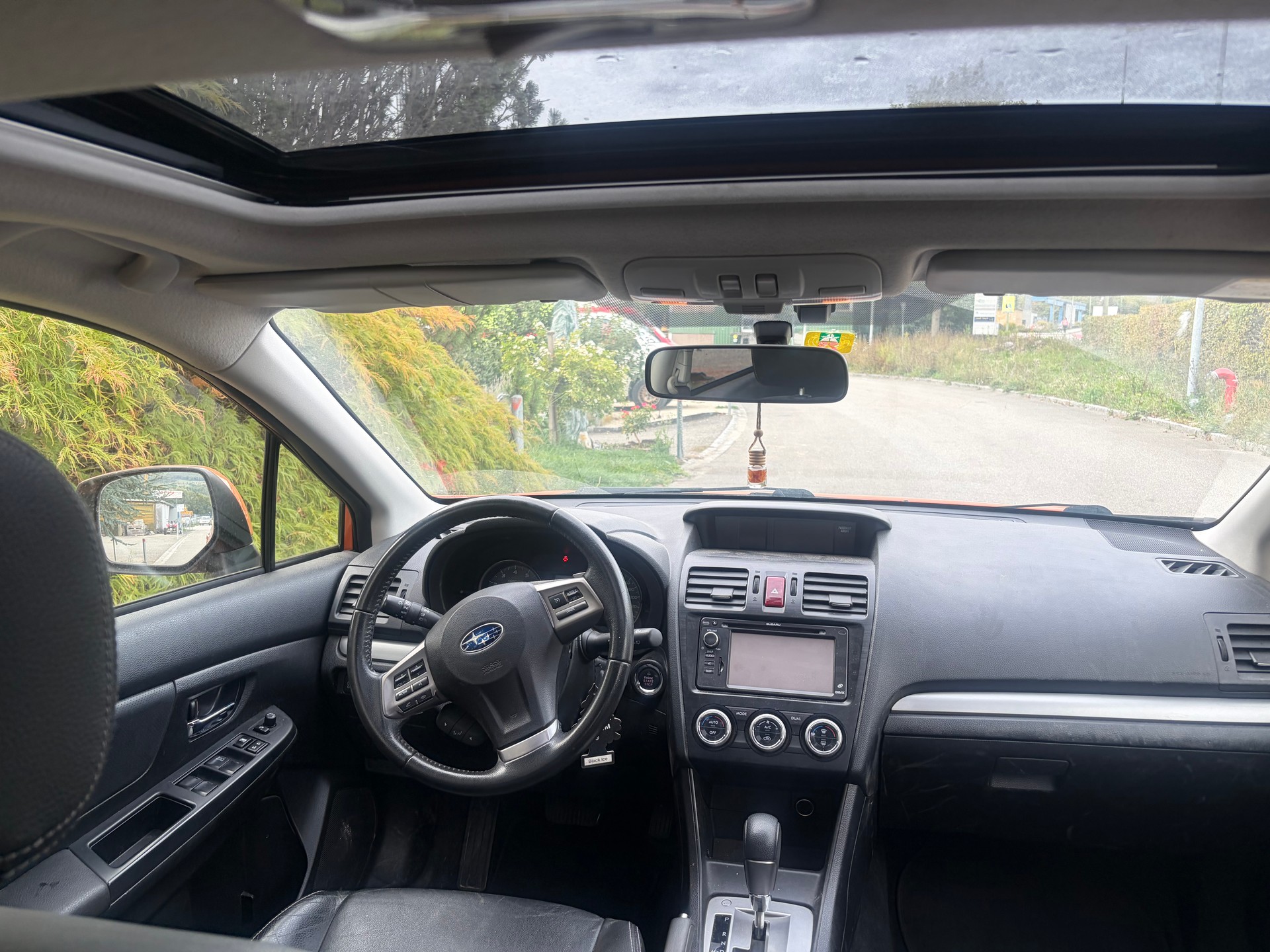 SUBARU XV 2.0 Swiss Three AWD CVT-image-1