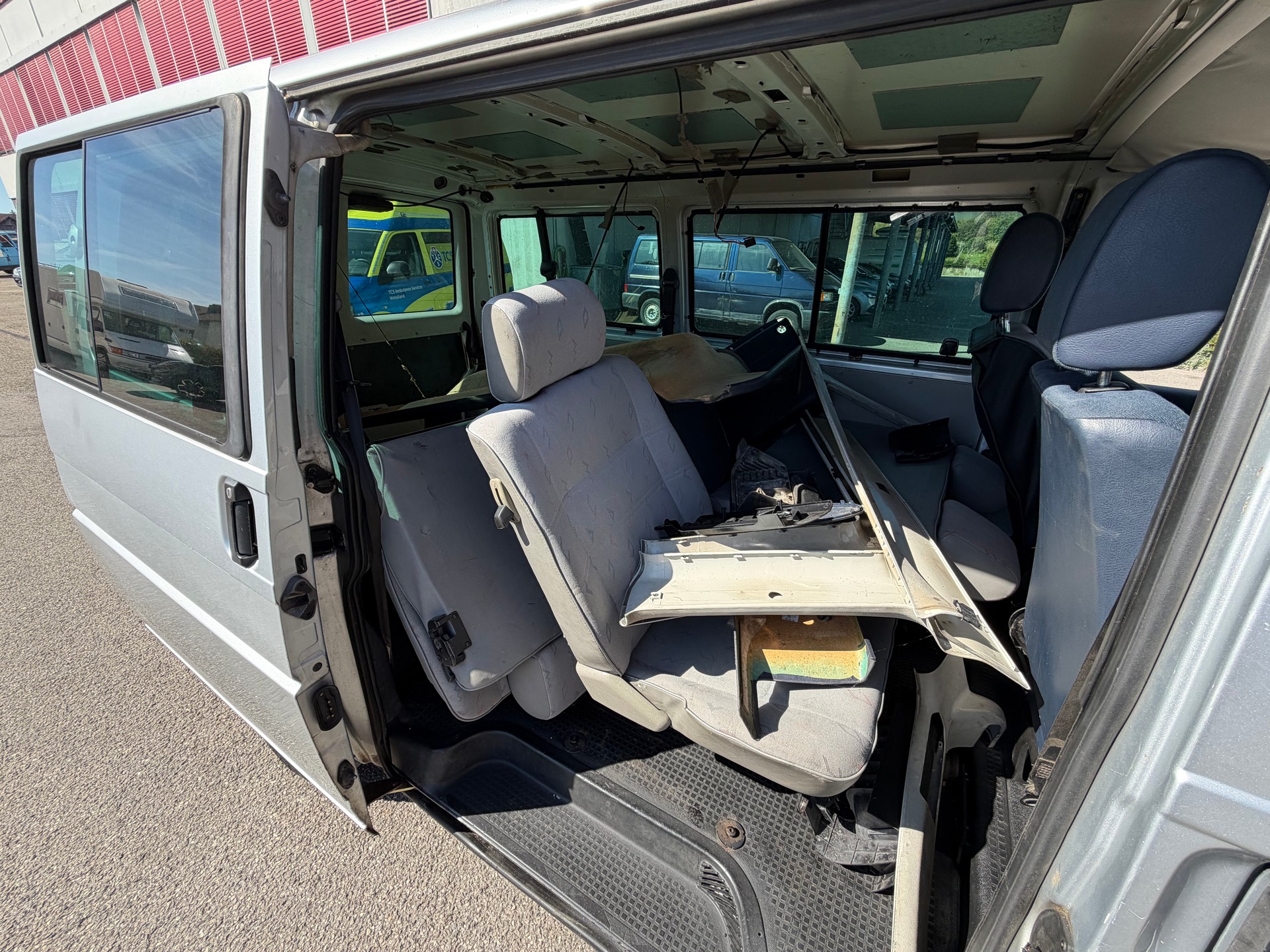 VW Caravelle-image-7