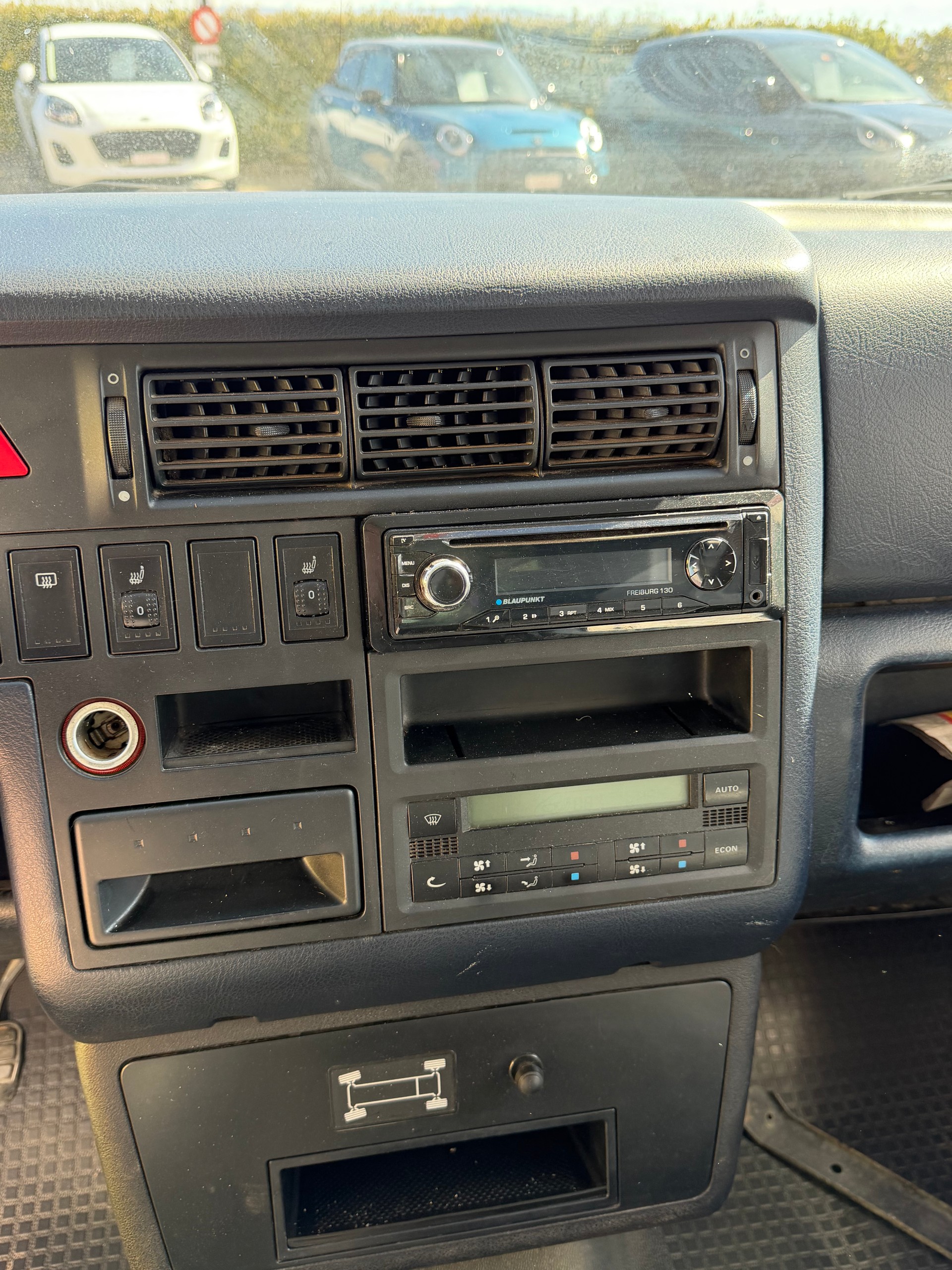 VW Caravelle-image-11