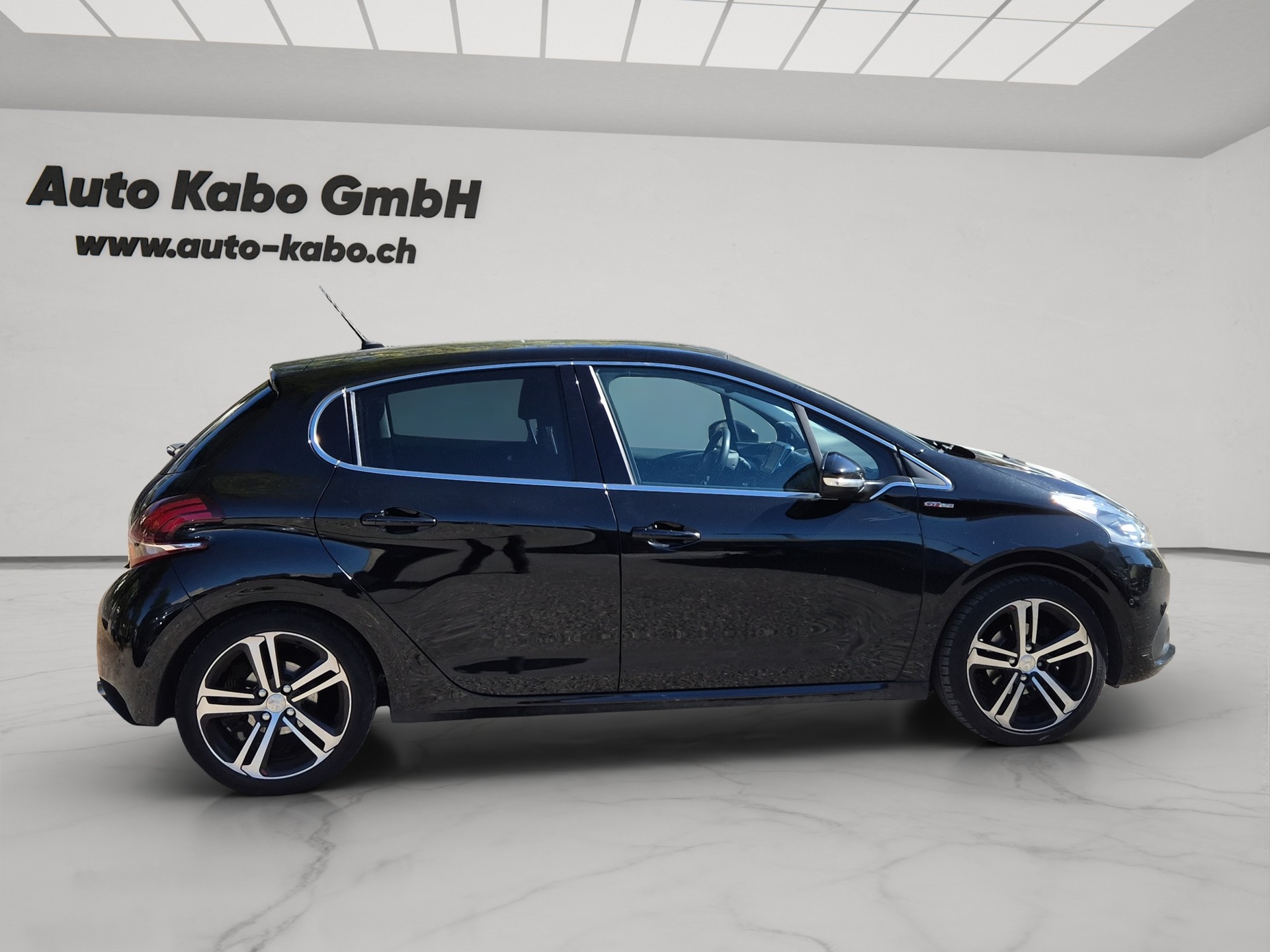 PEUGEOT 208 1.2 PureTech GT Line-image-8