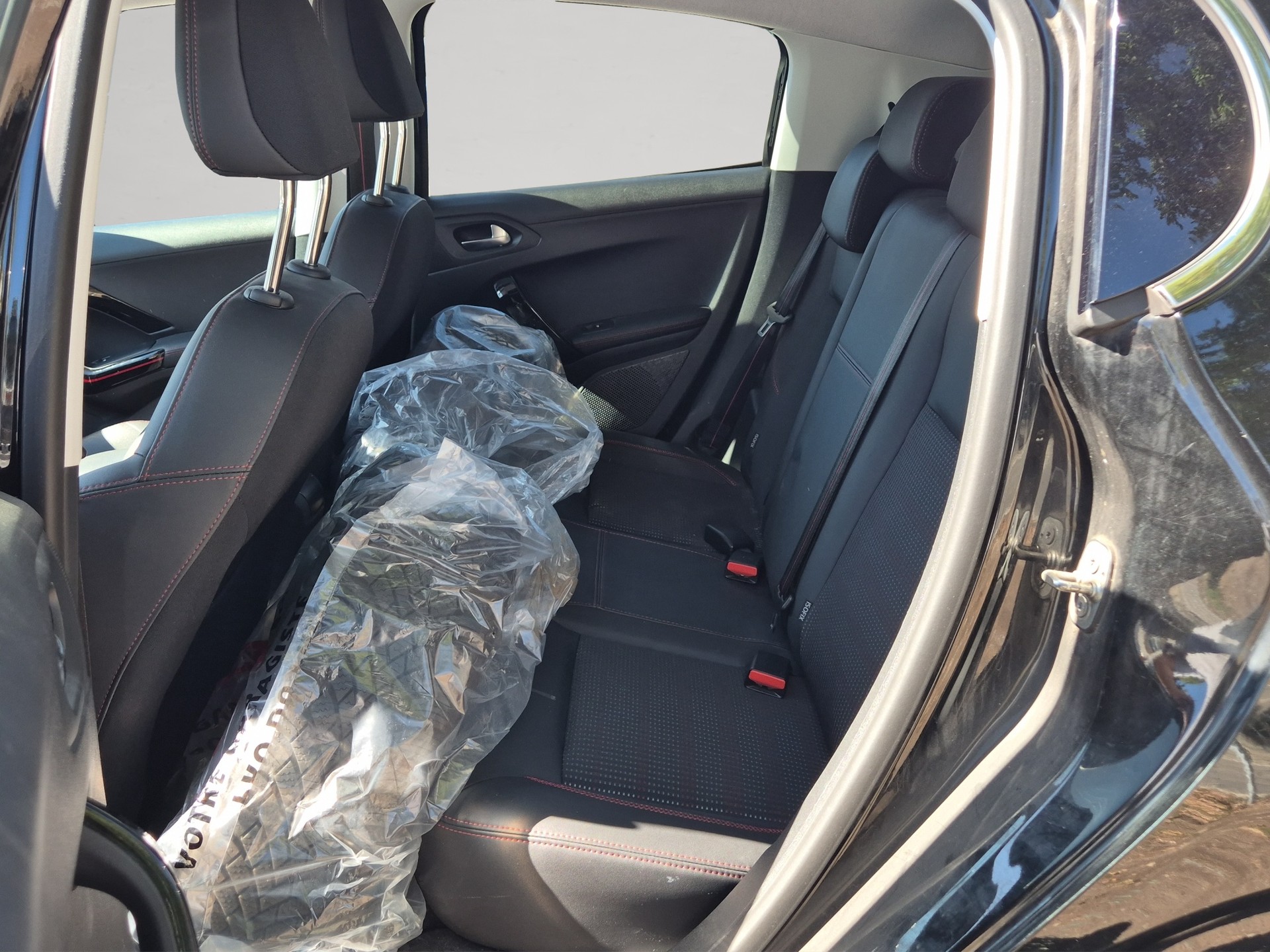 PEUGEOT 208 1.2 PureTech GT Line-image-10