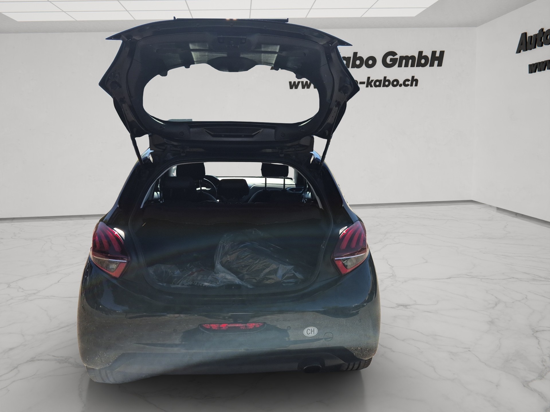 PEUGEOT 208 1.2 PureTech GT Line-image-12