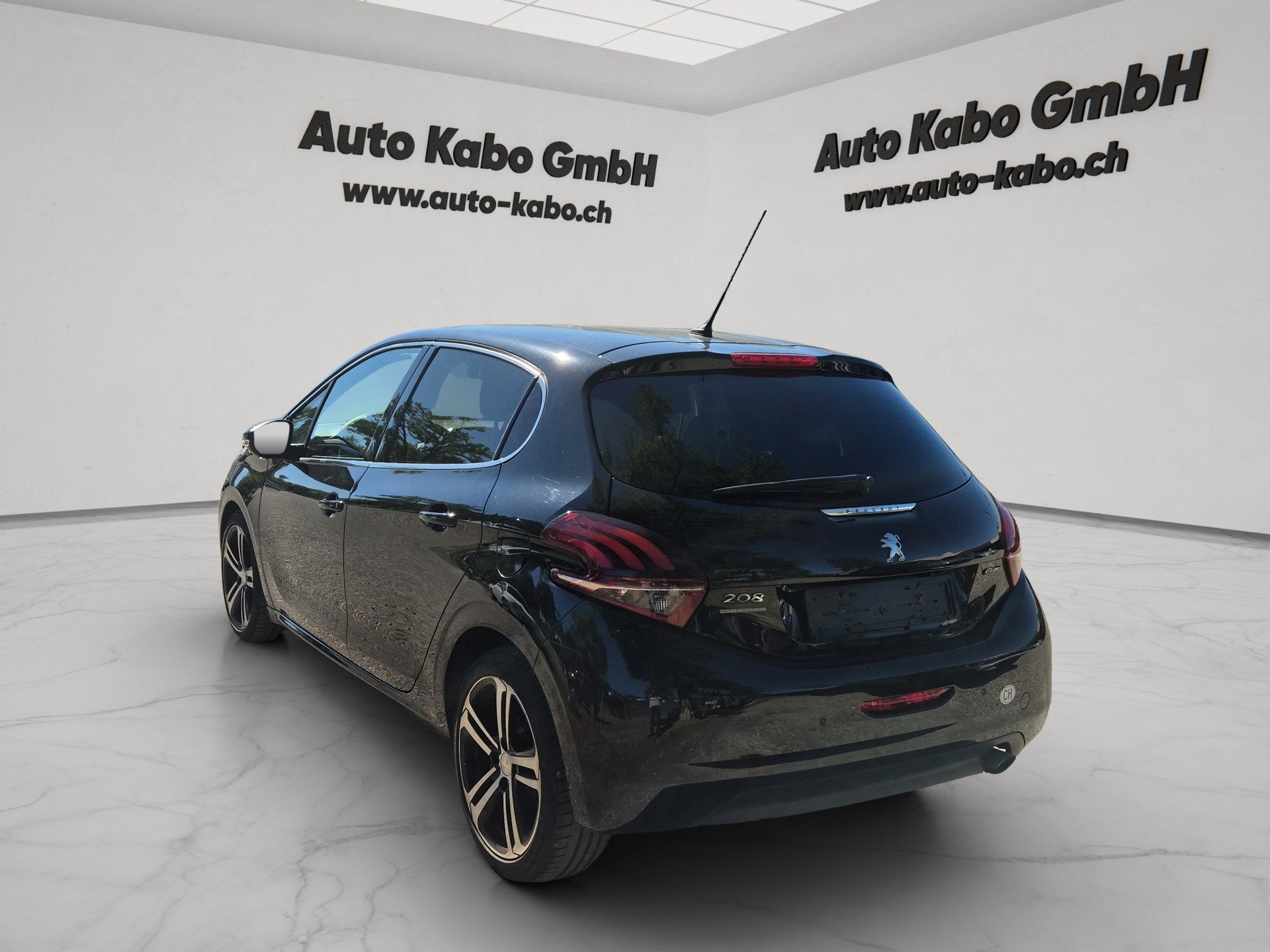 PEUGEOT 208 1.2 PureTech GT Line-image-5