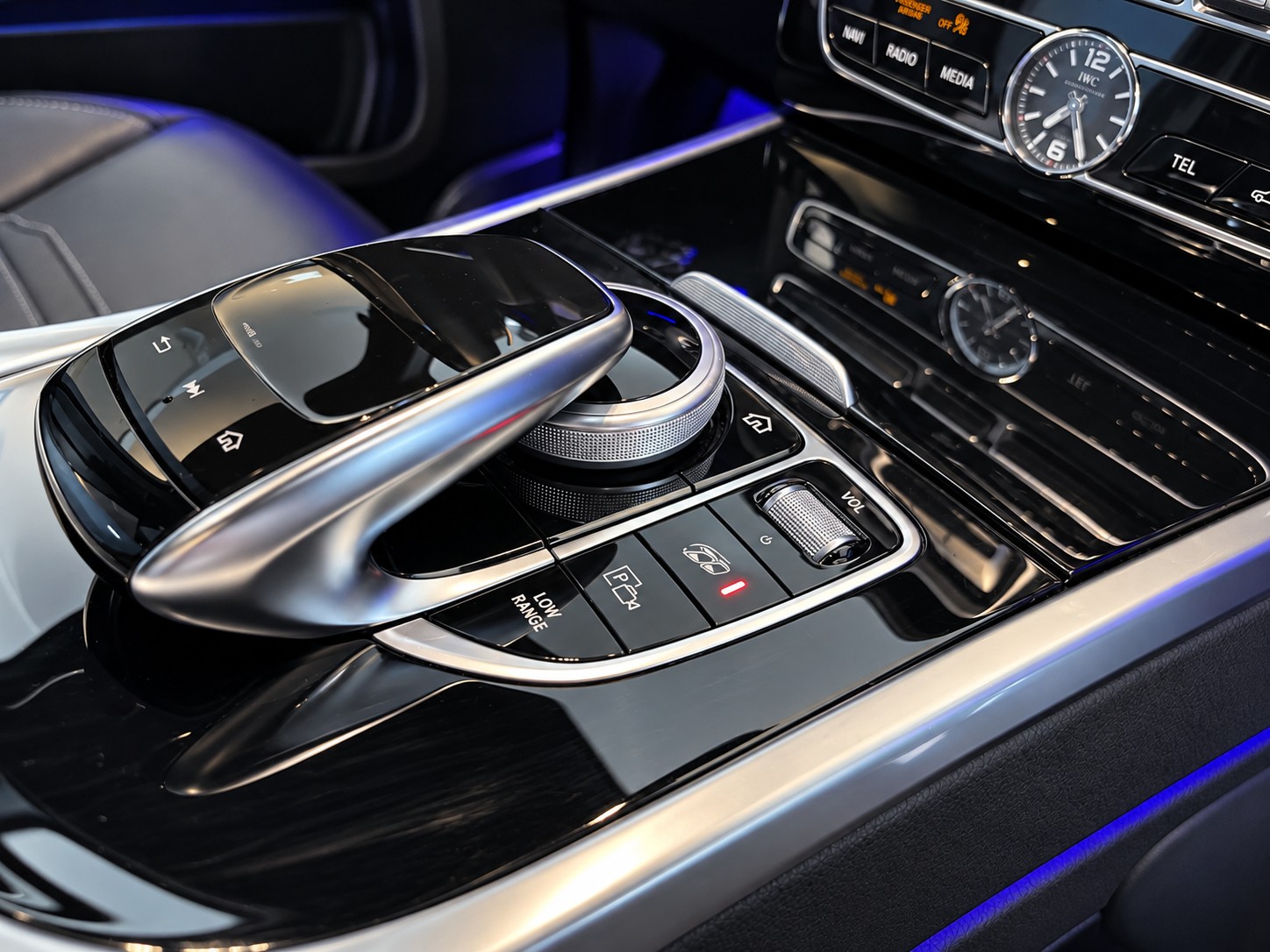 MERCEDES-BENZ G 63 AMG-image-24