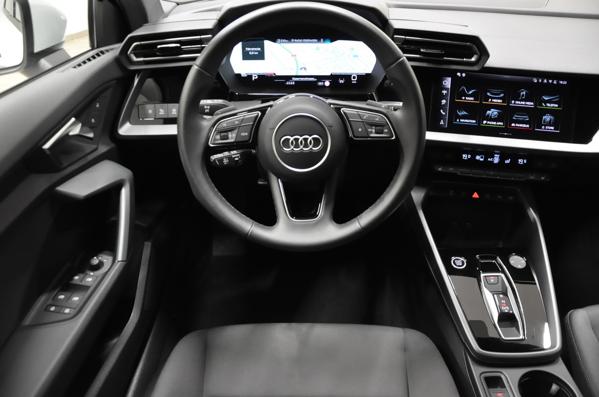 AUDI A3 Sportback 35 TFSI Attraction S-tronic-image-17