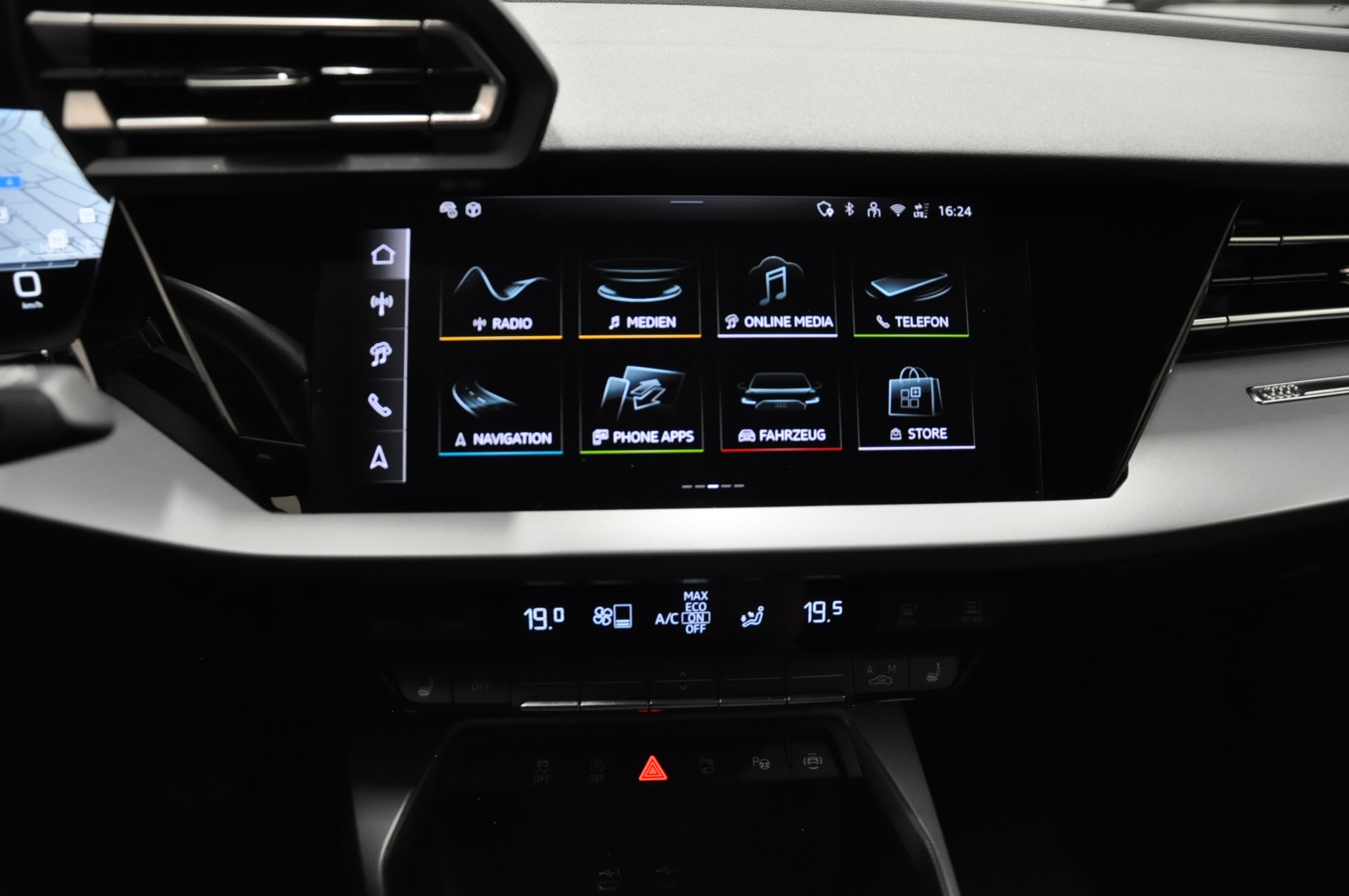 AUDI A3 Sportback 35 TFSI Attraction S-tronic-image-21