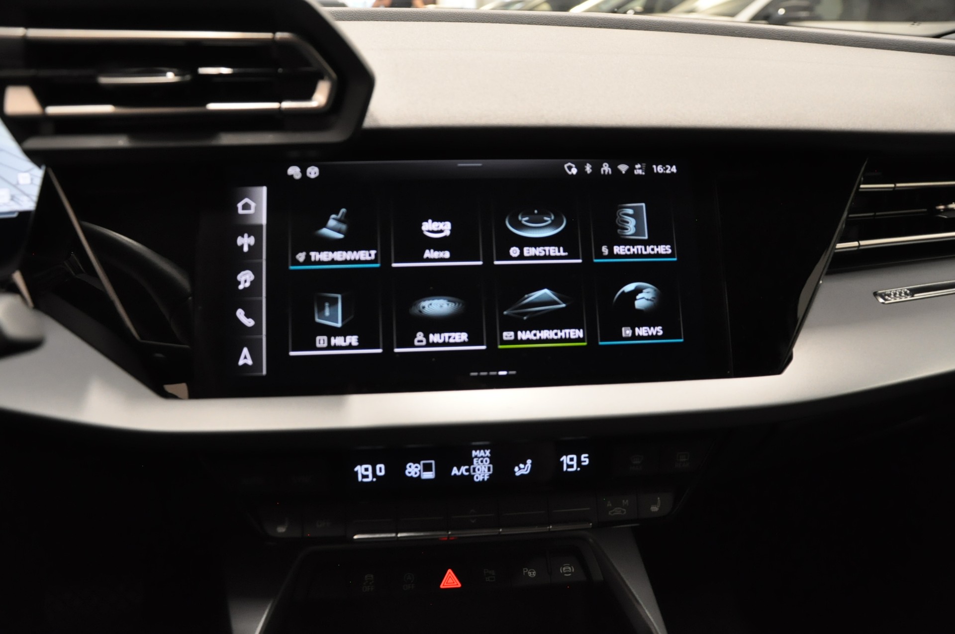 AUDI A3 Sportback 35 TFSI Attraction S-tronic-image-23