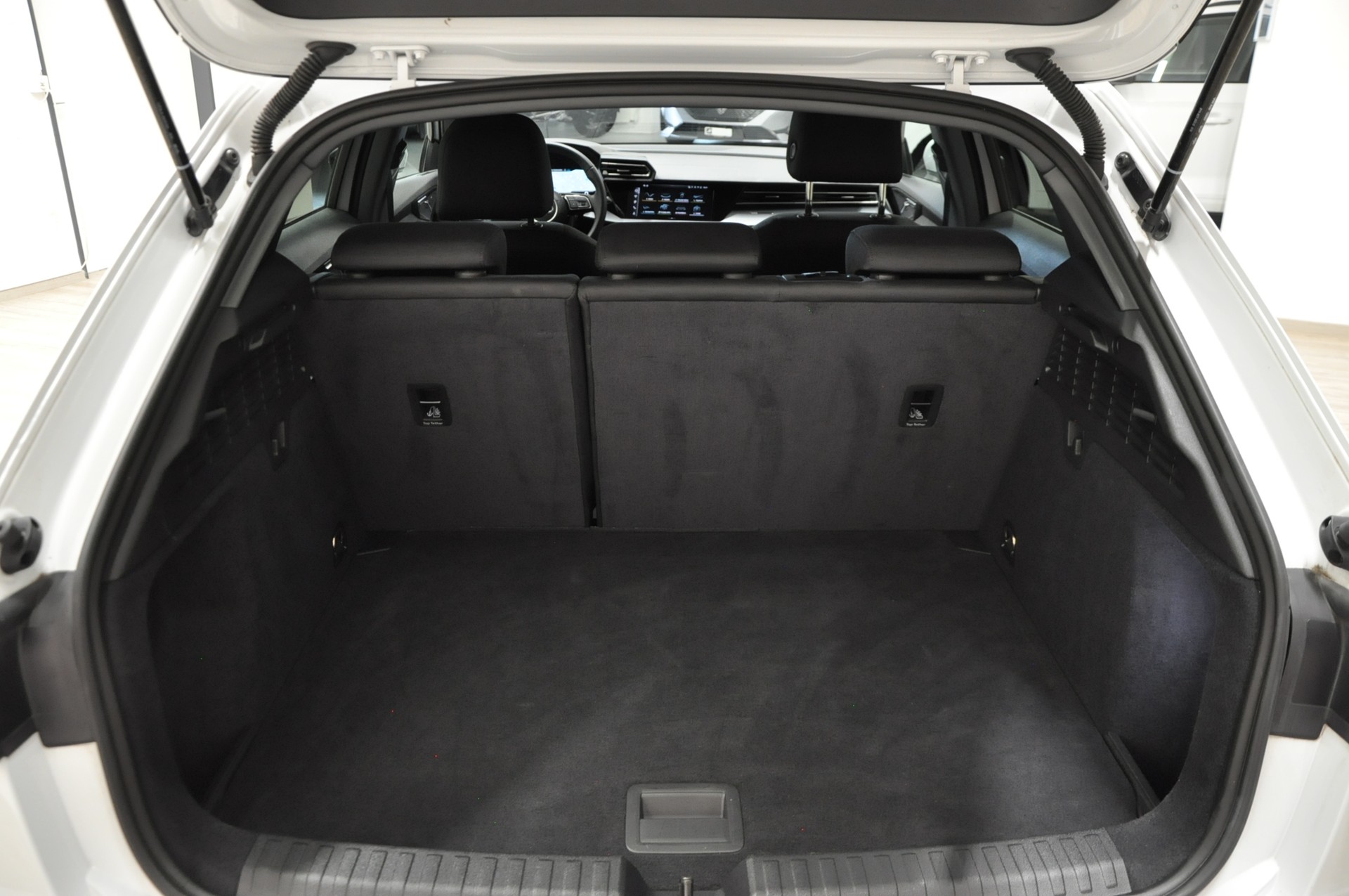 AUDI A3 Sportback 35 TFSI Attraction S-tronic-image-22