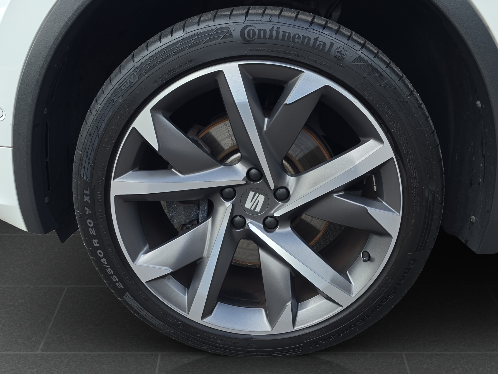 SEAT Tarraco 2.0 TDI 4Drive FR DSG AHK, Panorama-Schiebedach, Standheizung, Ledersportsitze, DCC, ACC, 360° Kamera, usw.-image-9