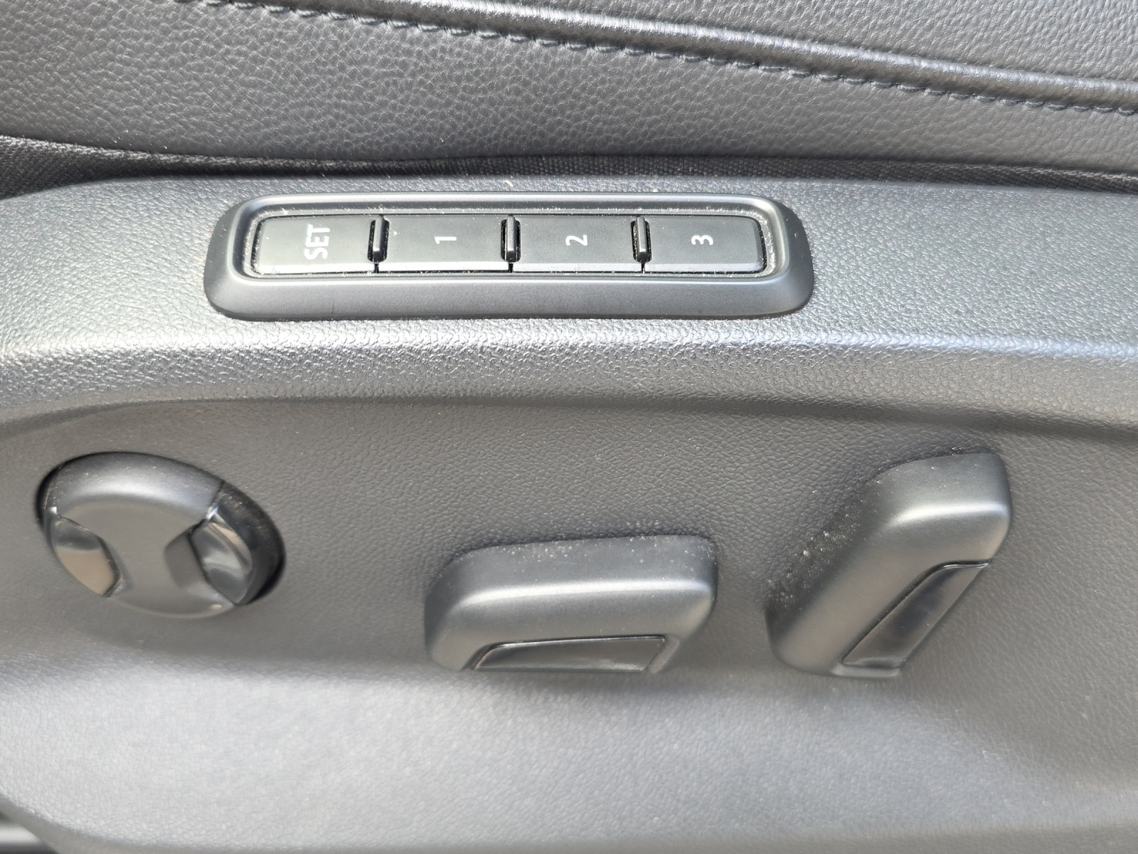 SEAT Tarraco 2.0 TDI 4Drive FR DSG AHK, Panorama-Schiebedach, Standheizung, Ledersportsitze, DCC, ACC, 360° Kamera, usw.-image-11