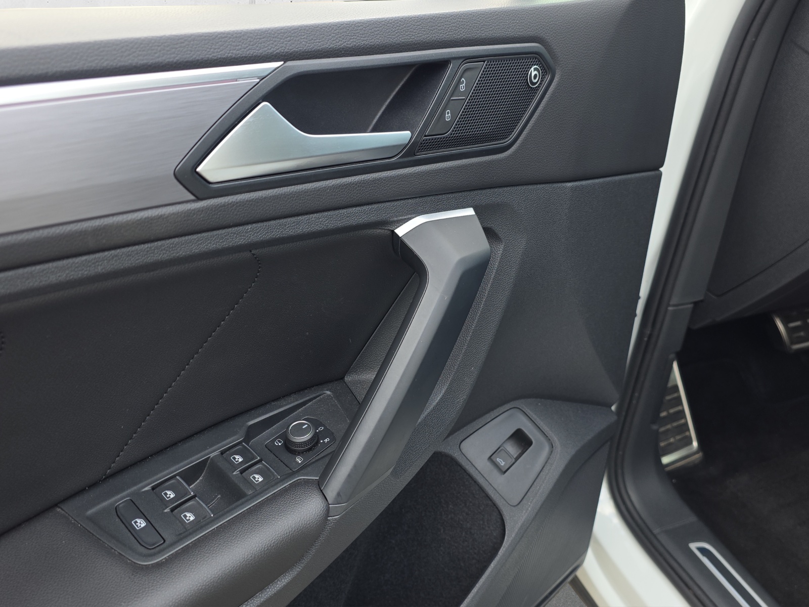SEAT Tarraco 2.0 TDI 4Drive FR DSG AHK, Panorama-Schiebedach, Standheizung, Ledersportsitze, DCC, ACC, 360° Kamera, usw.-image-16