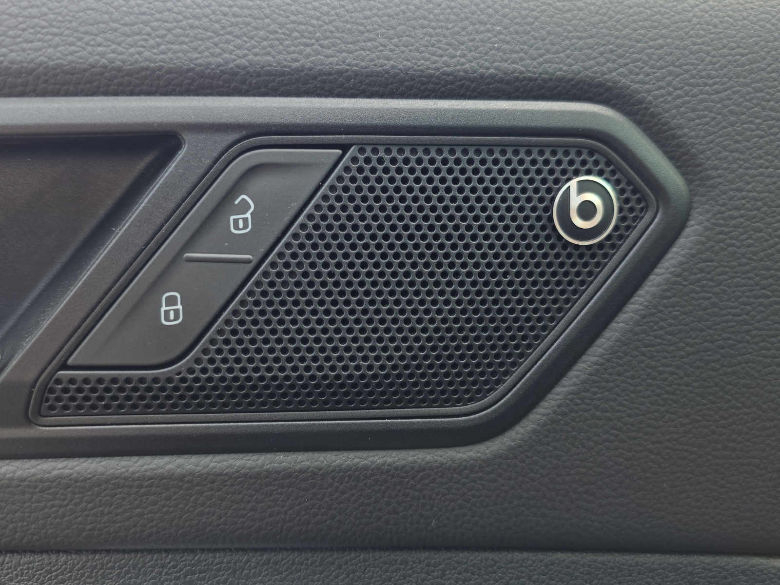 SEAT Tarraco 2.0 TDI 4Drive FR DSG AHK, Panorama-Schiebedach, Standheizung, Ledersportsitze, DCC, ACC, 360° Kamera, usw.-image-26