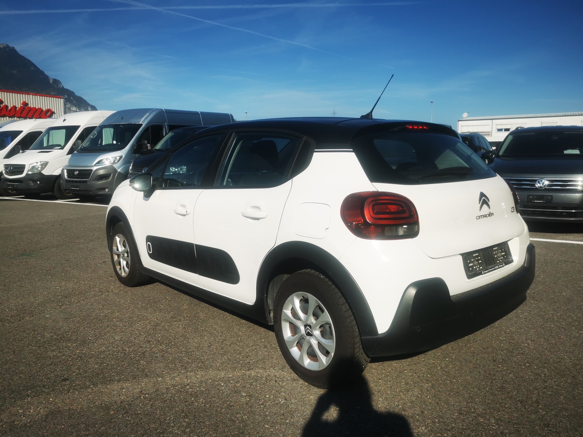 CITROEN C3 1.2i PureTech Shine-image-1