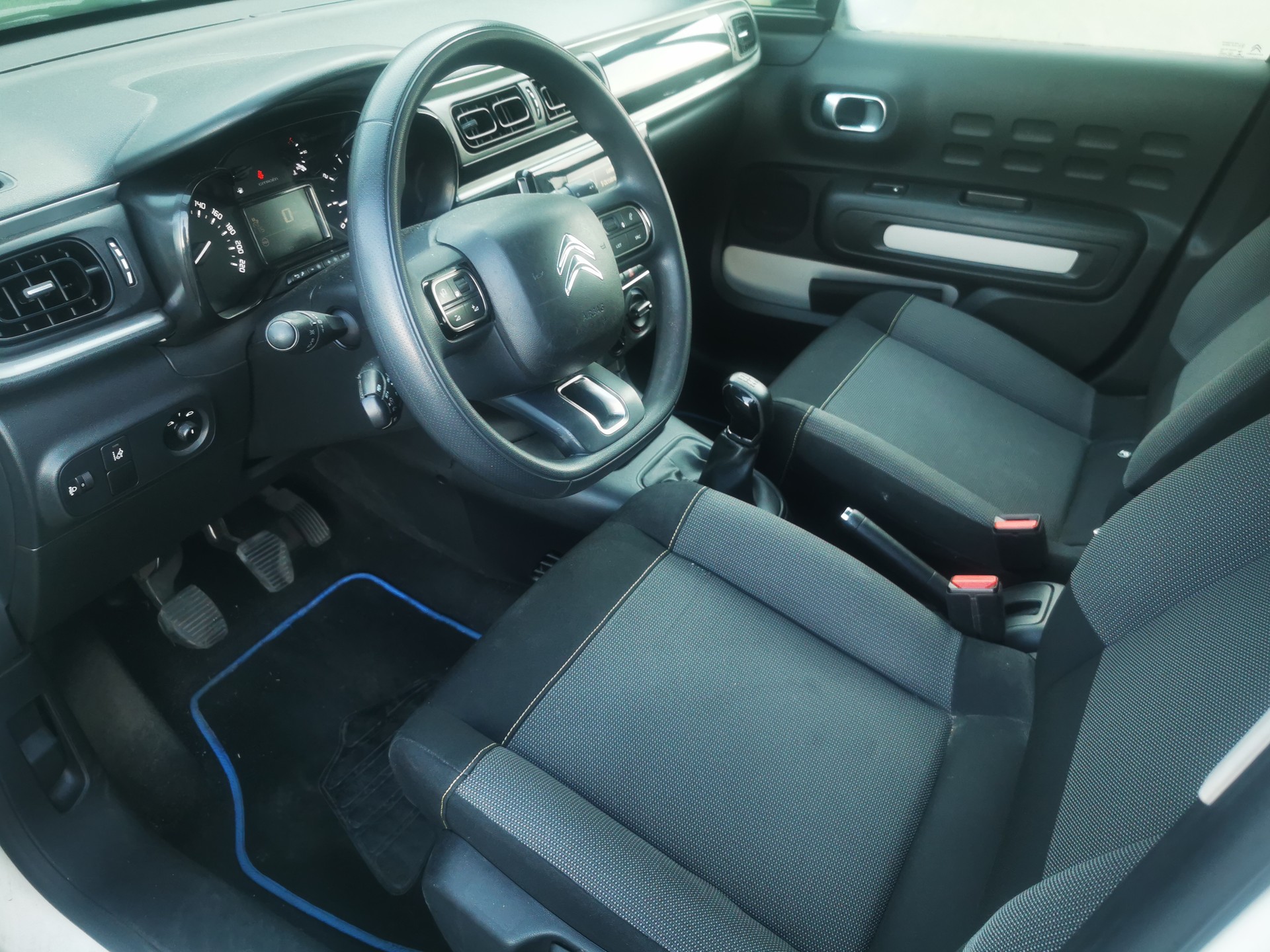 CITROEN C3 1.2i PureTech Shine-image-9