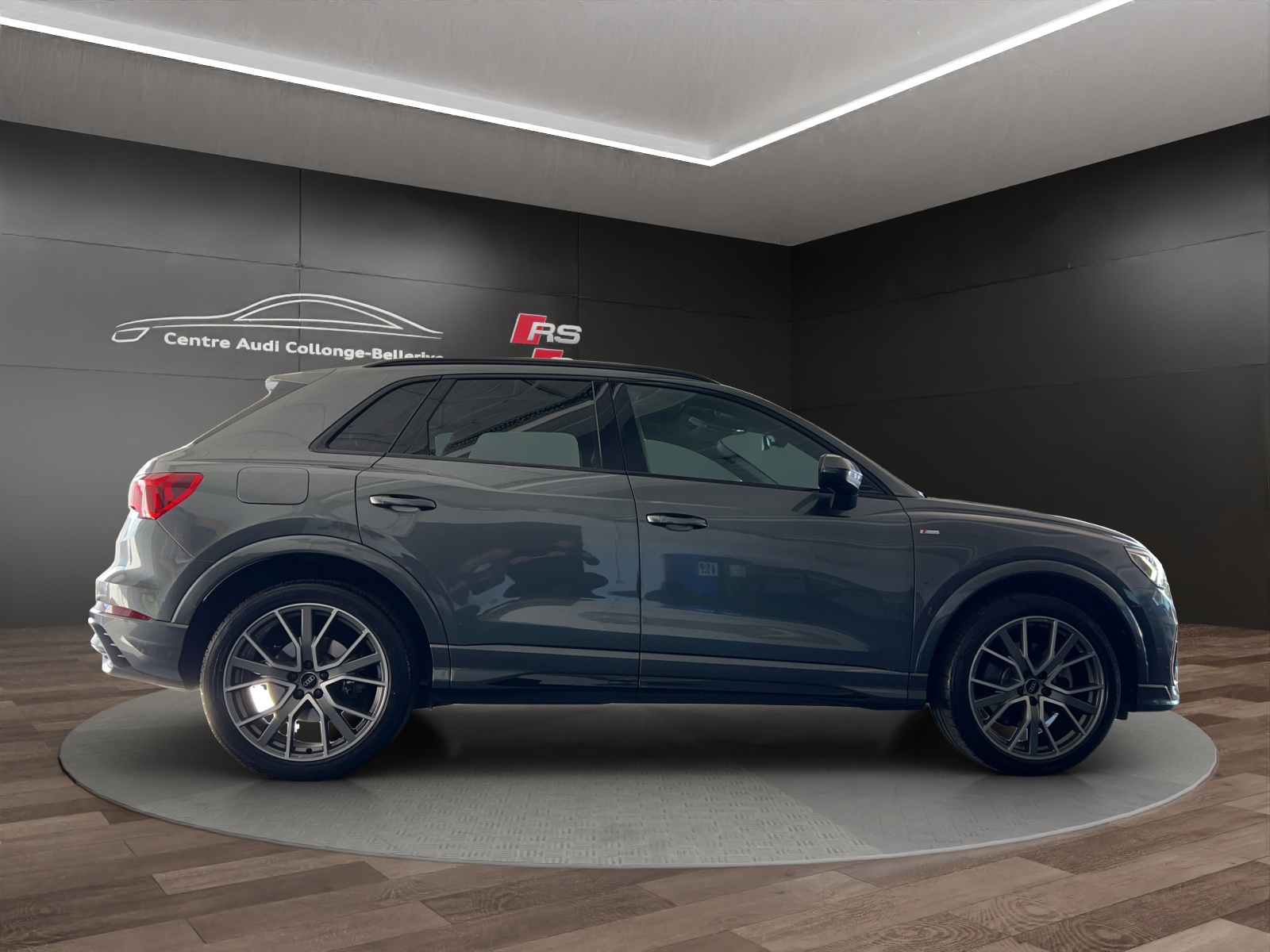 AUDI Q3 40 TFSI S line quattro S-tronic-image-6