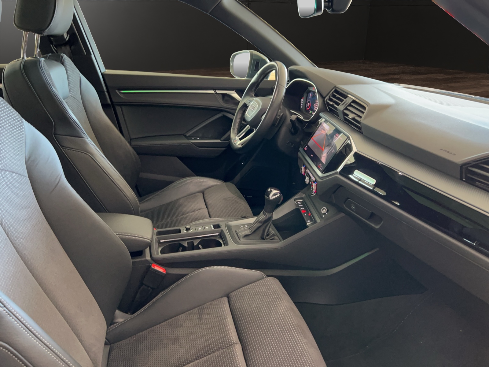 AUDI Q3 40 TFSI S line quattro S-tronic-image-15