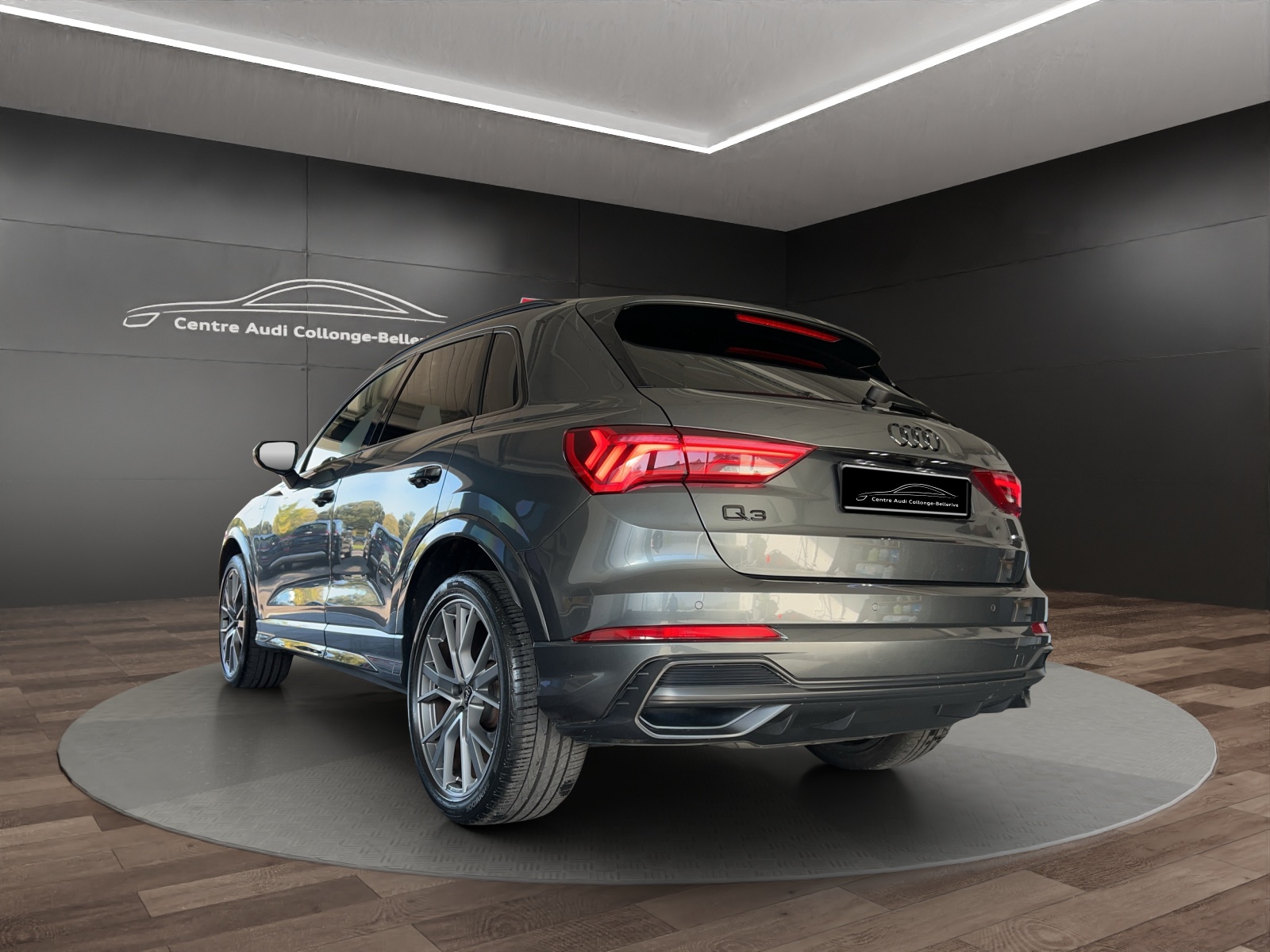 AUDI Q3 40 TFSI S line quattro S-tronic-image-3