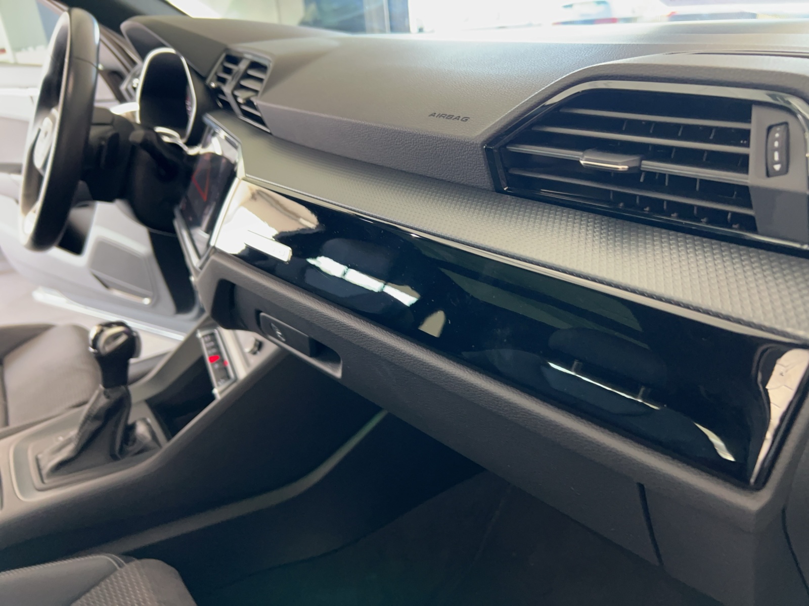 AUDI Q3 40 TFSI S line quattro S-tronic-image-21