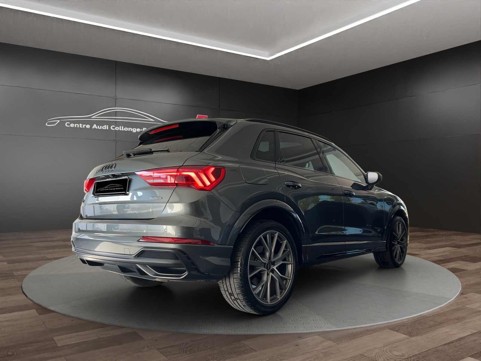 AUDI Q3 40 TFSI S line quattro S-tronic-image-5