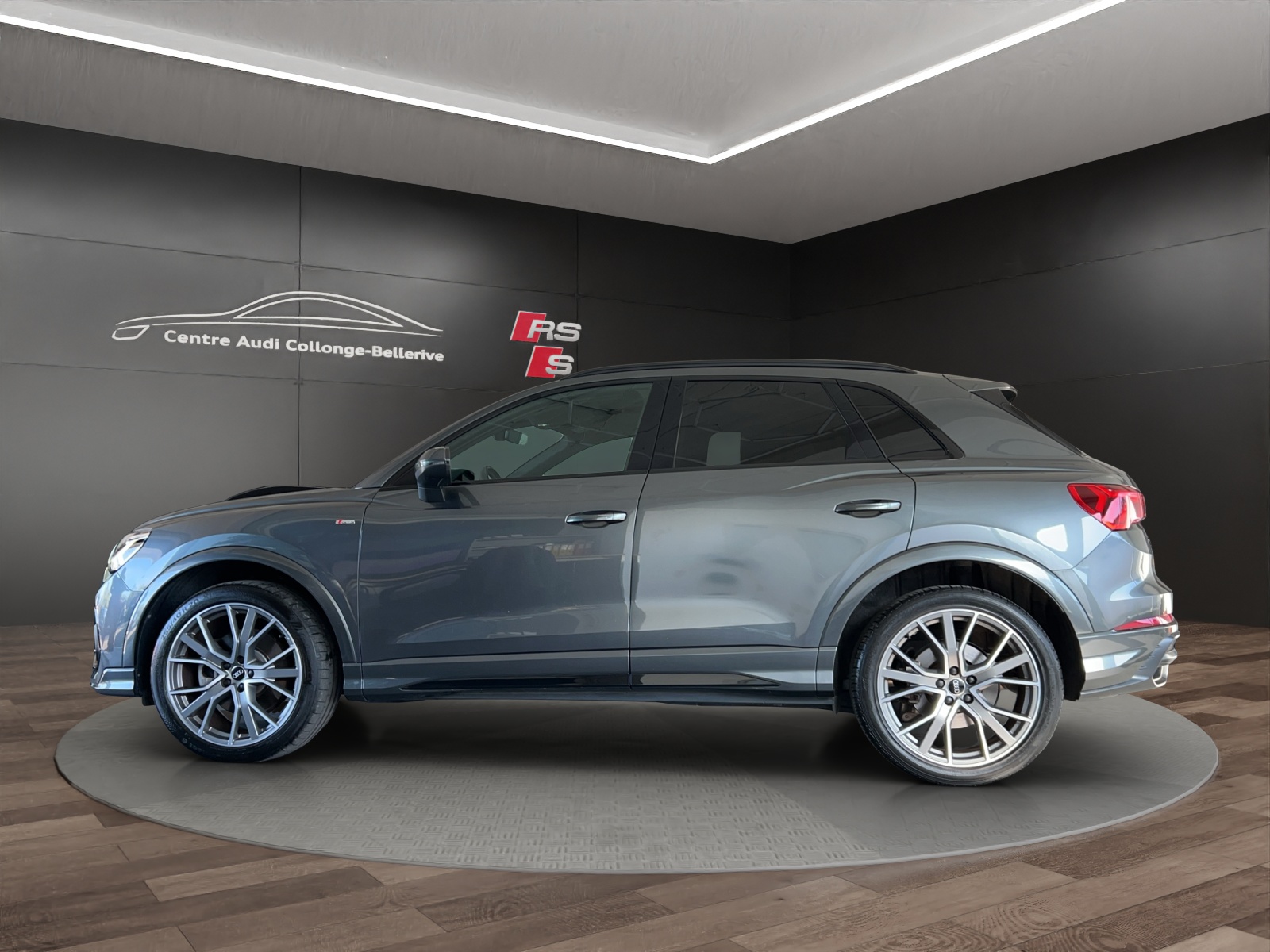 AUDI Q3 40 TFSI S line quattro S-tronic-image-2