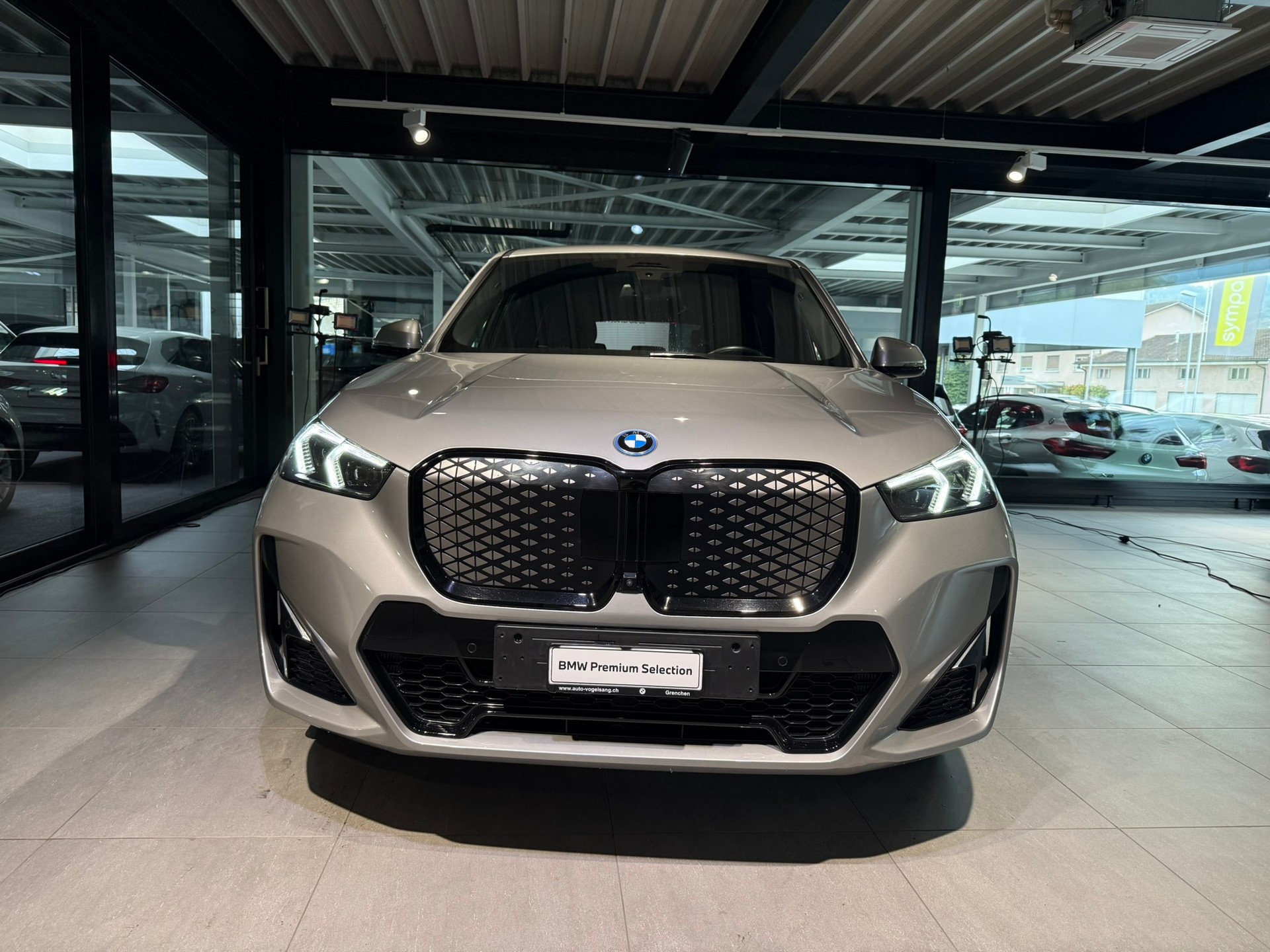 BMW iX1 xDrive 30 M Sport Pro-showroom-element-1